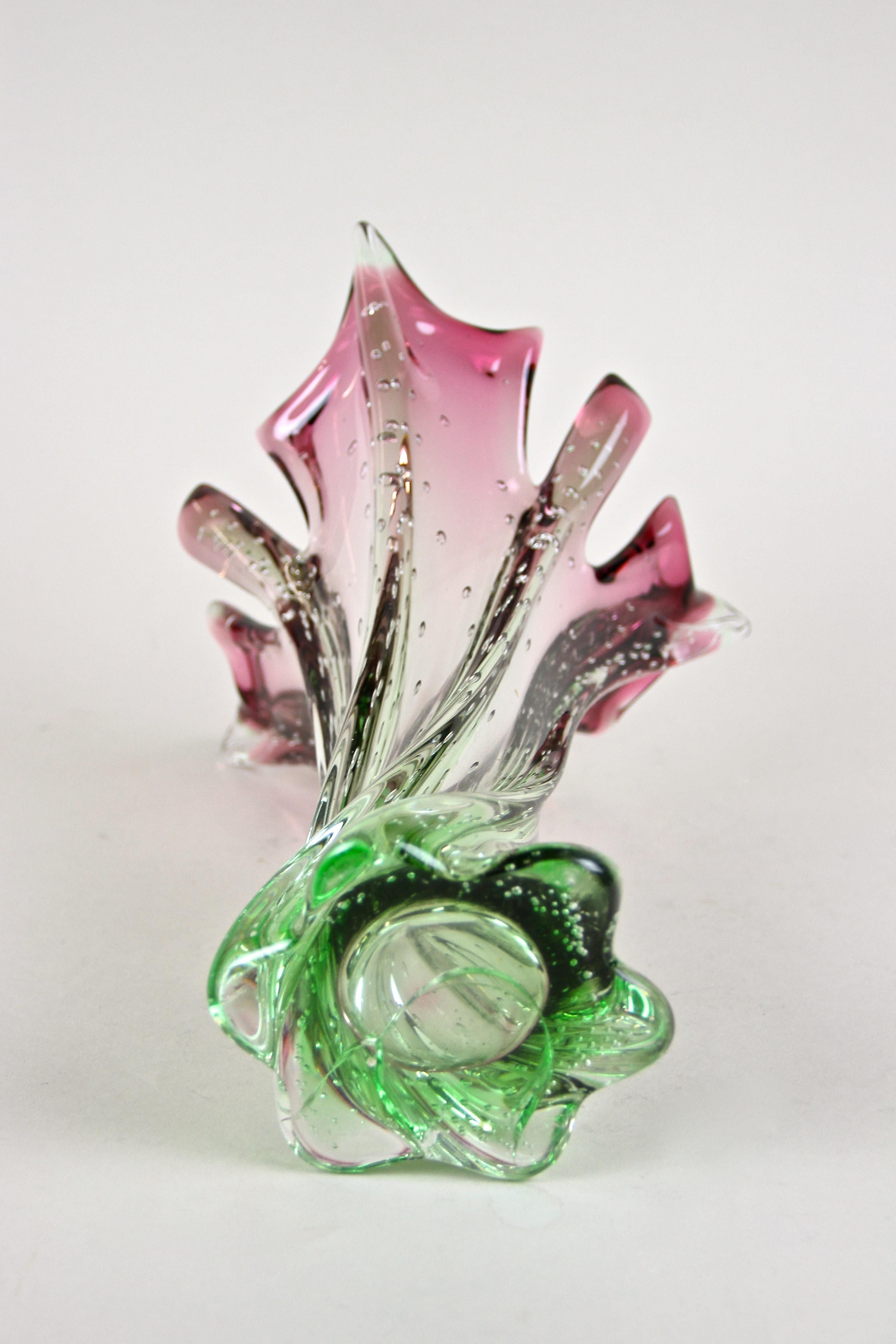 Mid Century Sommerso Murano Glass Vase Pink/ Green, Italy, circa 1960/70 For Sale 4