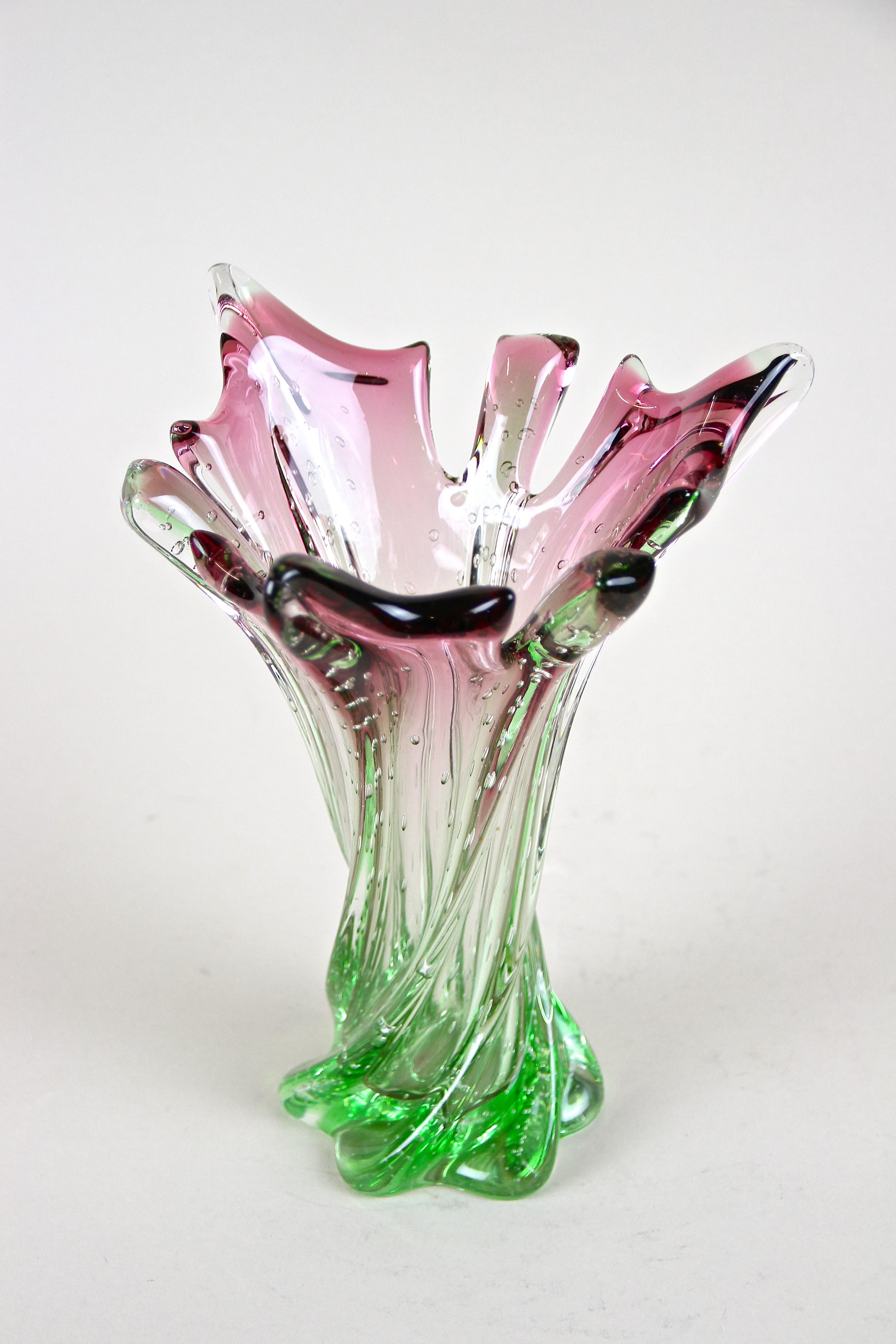 20ième siècle Vase en verre Murano Sommerso rose/vert du milieu du siècle, Italie, circa 1960/70 en vente