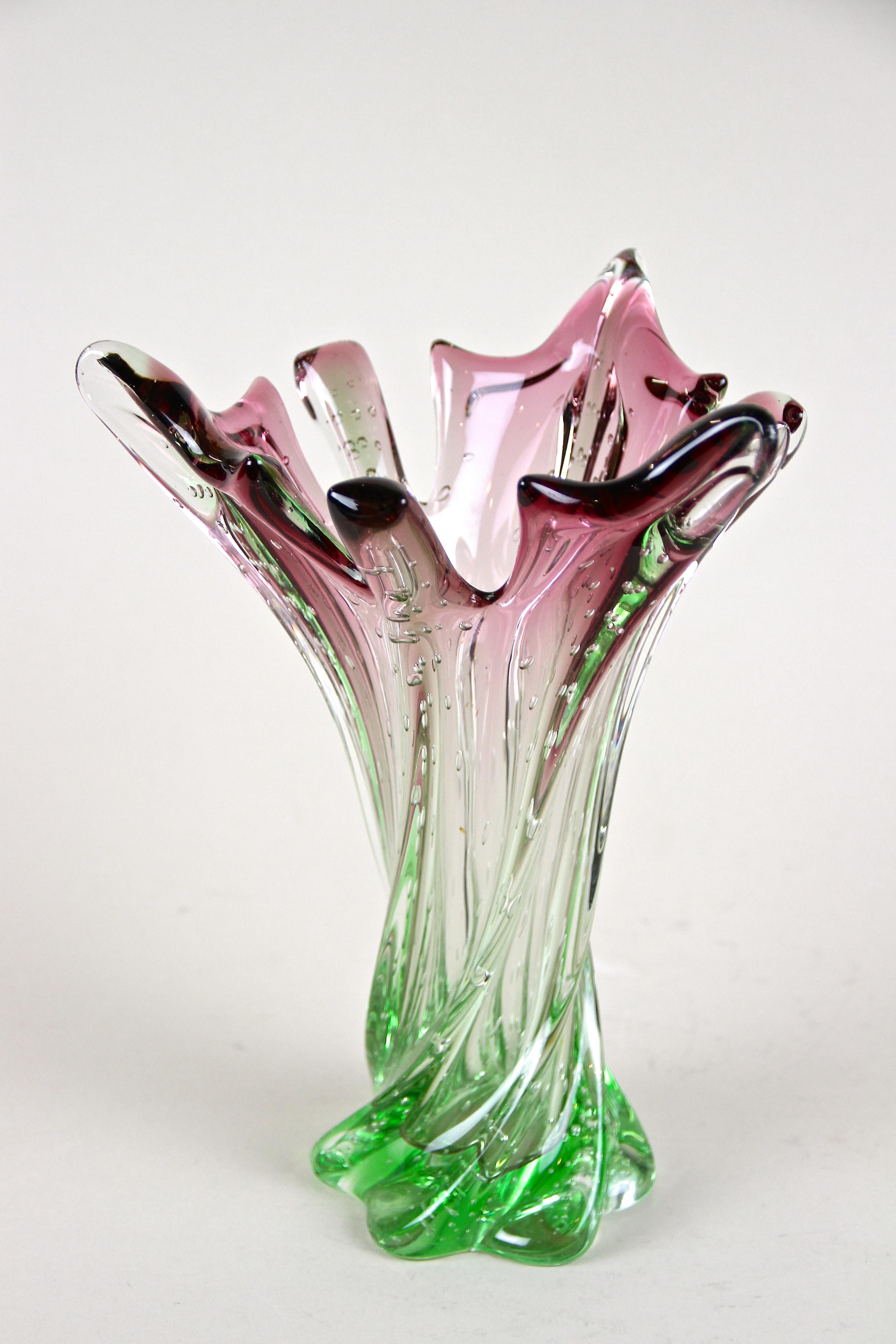 Italian Mid Century Sommerso Murano Glass Vase Pink/ Green, Italy, circa 1960/70 For Sale