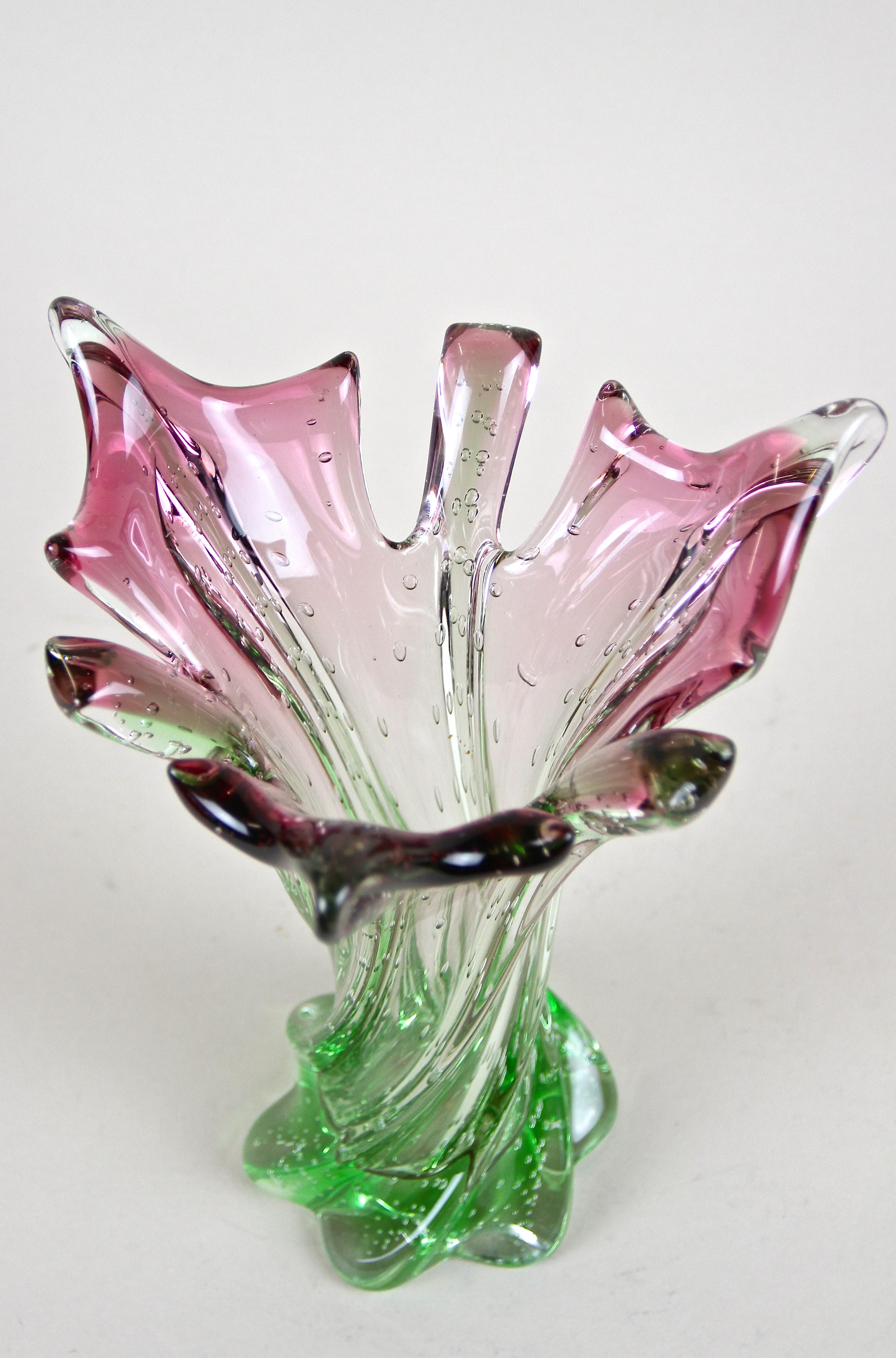 Vase en verre Murano Sommerso rose/vert du milieu du siècle, Italie, circa 1960/70 en vente 1