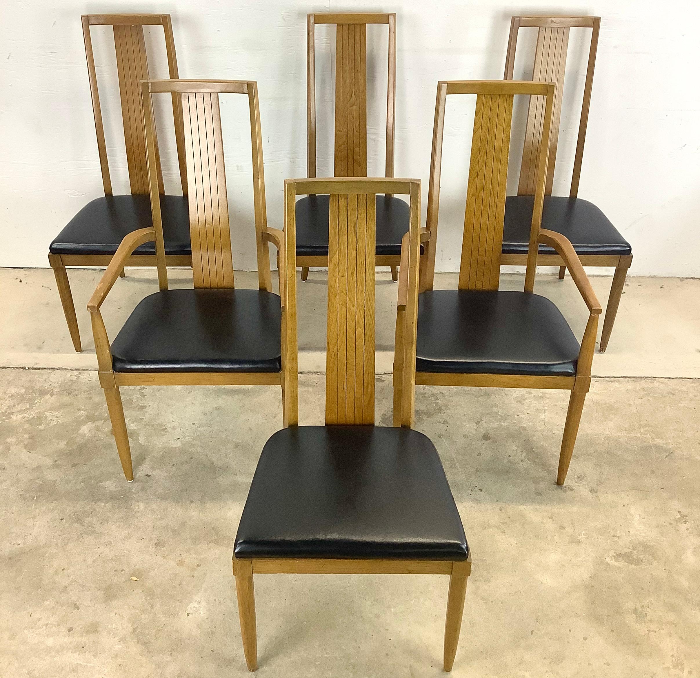 Dieses Set von sechs Esszimmerstühlen aus der Tomlinson 