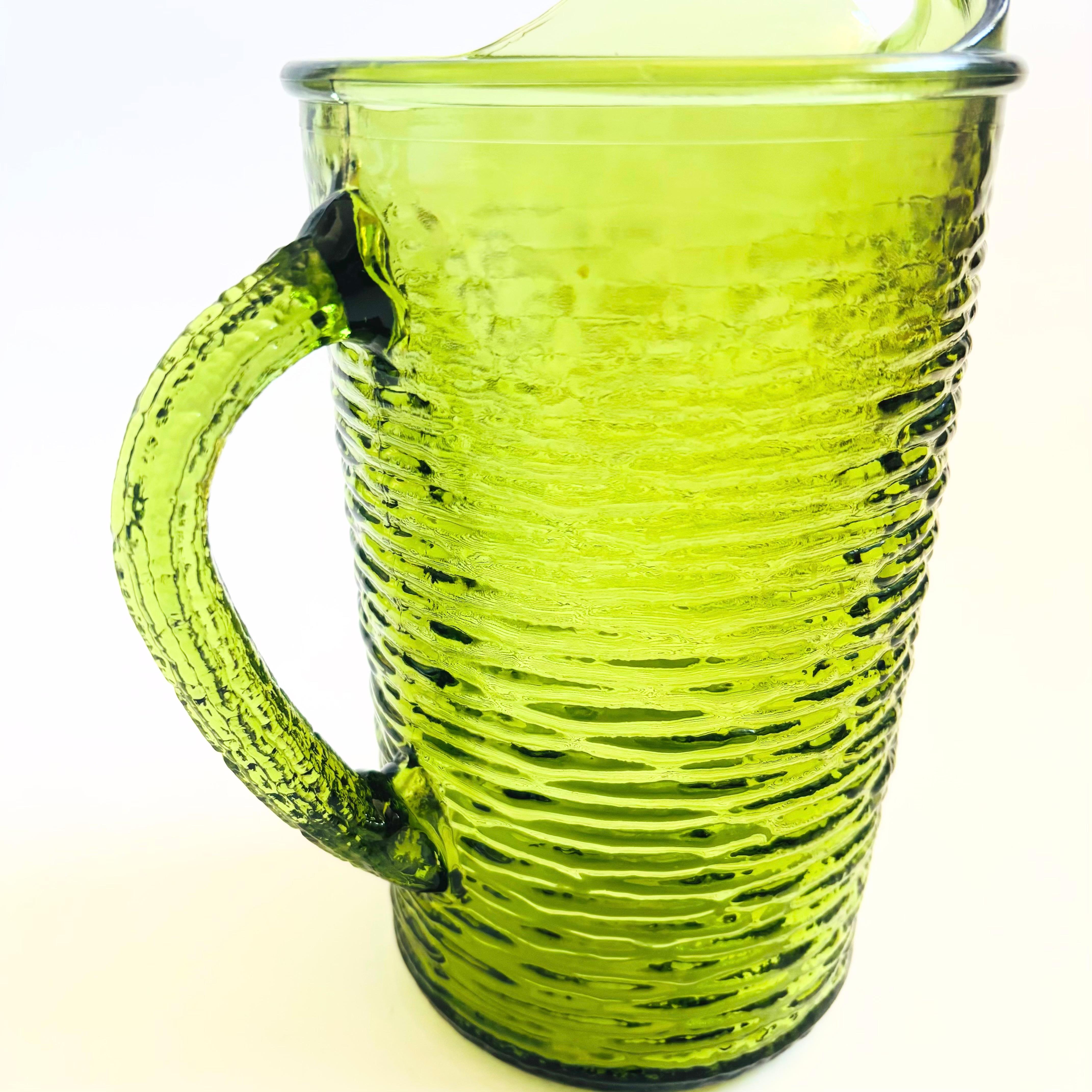 Pichet en verre vert Greene & Greene Greene par Anchor Hocking Bon état - En vente à Fairfield, CA