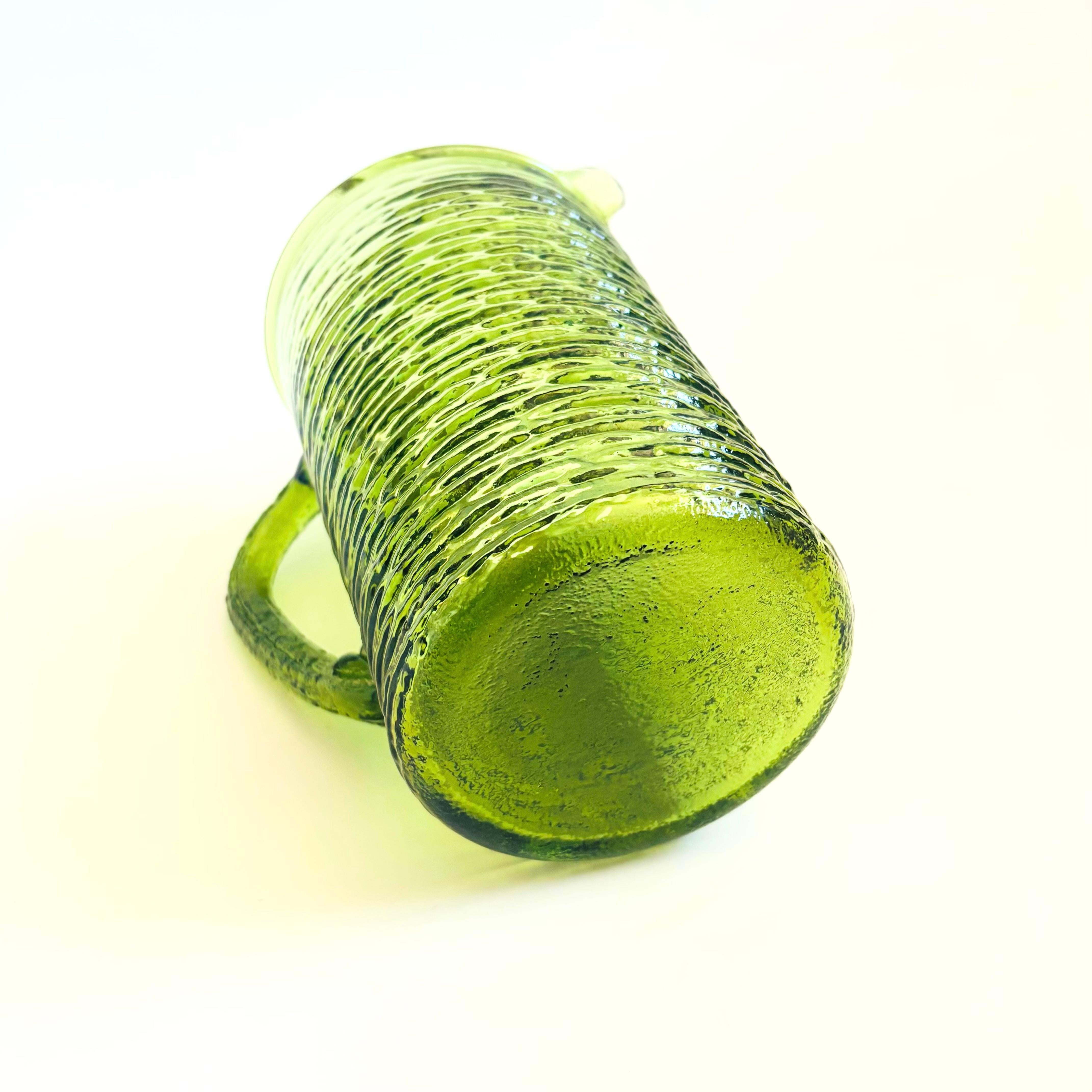 Pichet en verre vert Greene & Greene Greene par Anchor Hocking en vente 2