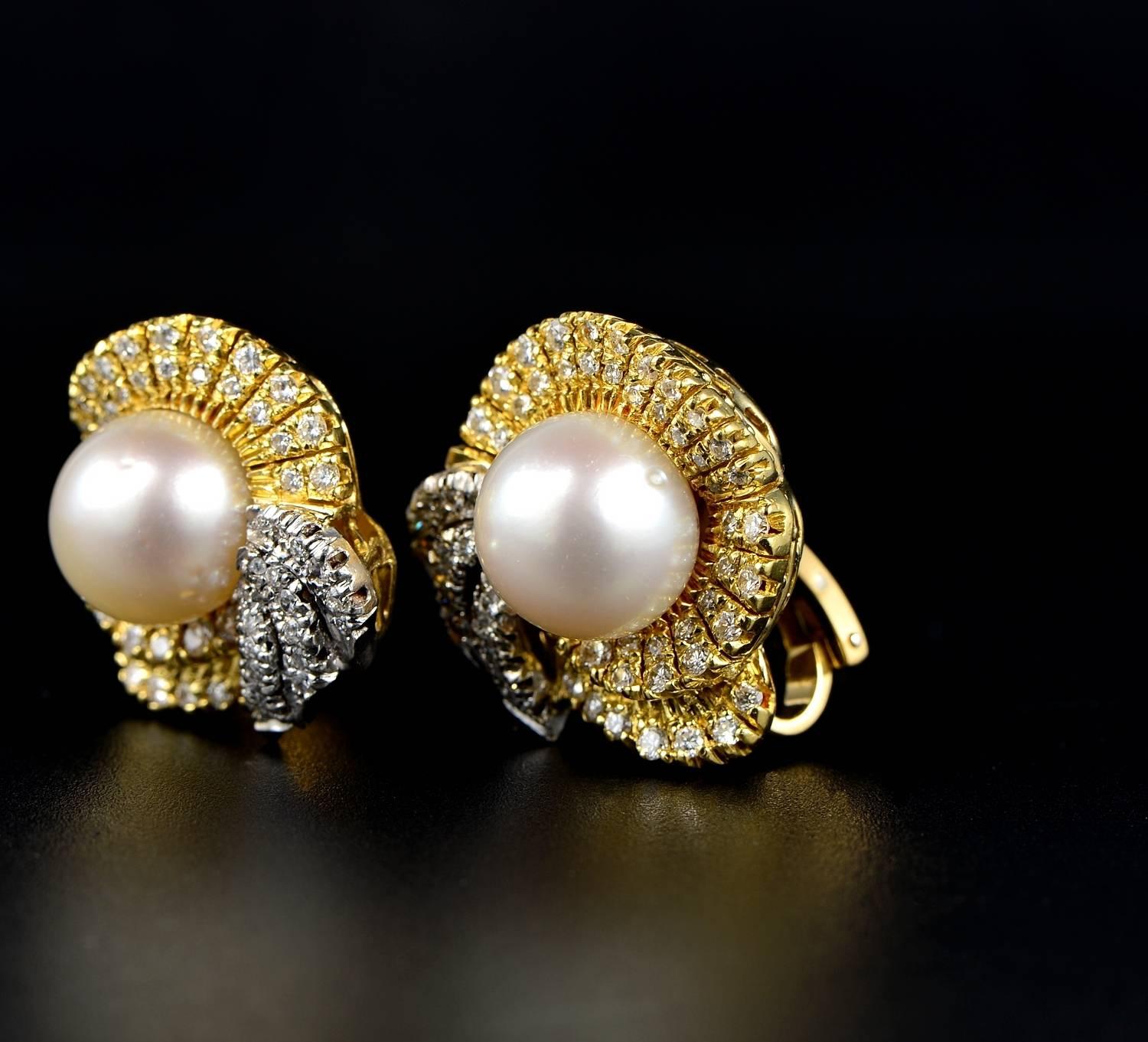 Midcentury South Sea Pearl Diamond Bow Earrings In Good Condition For Sale In Napoli, IT