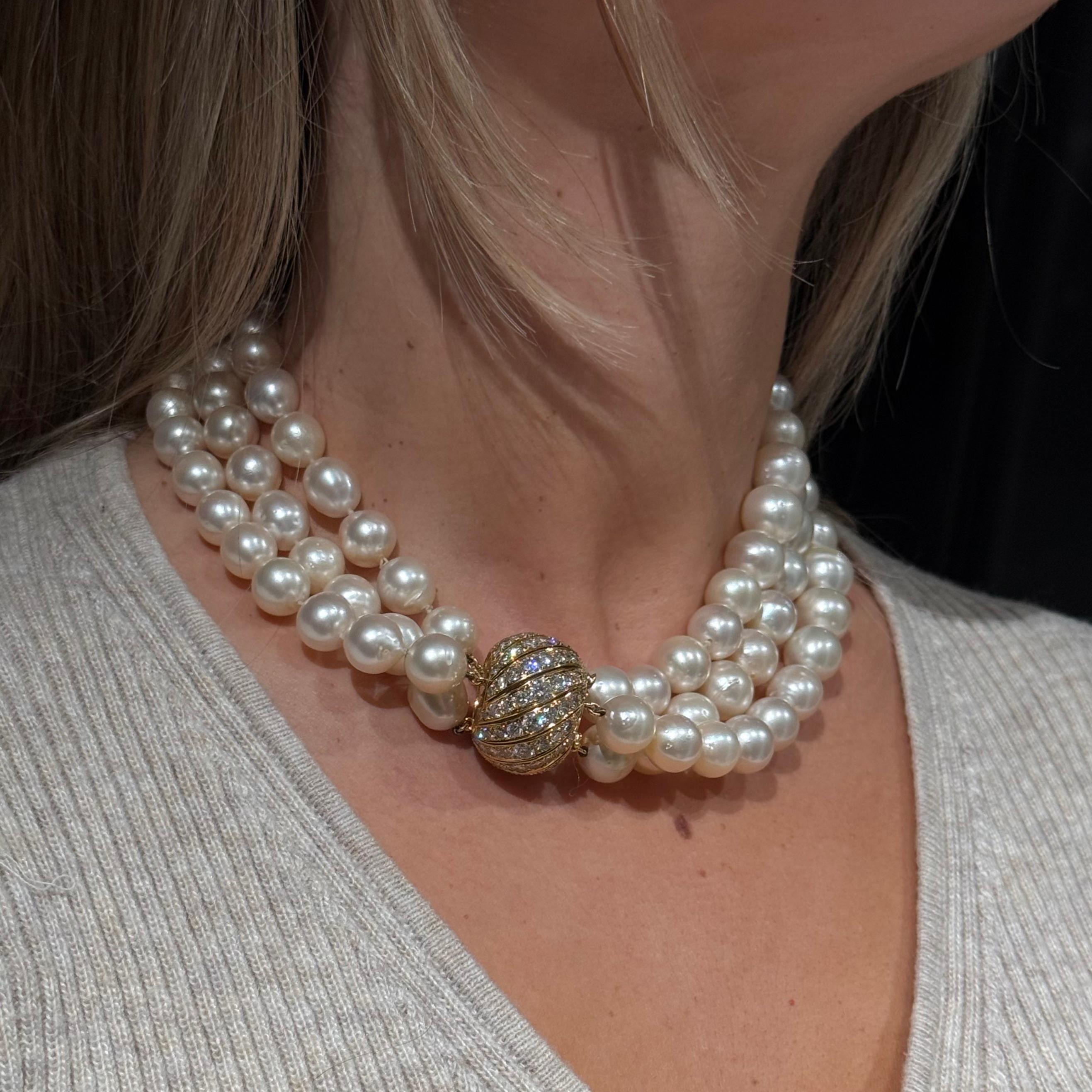 Moderne Collier de perles des mers du Sud du milieu du siècle avec fermoir en diamant et or jaune 1950s 1960s en vente