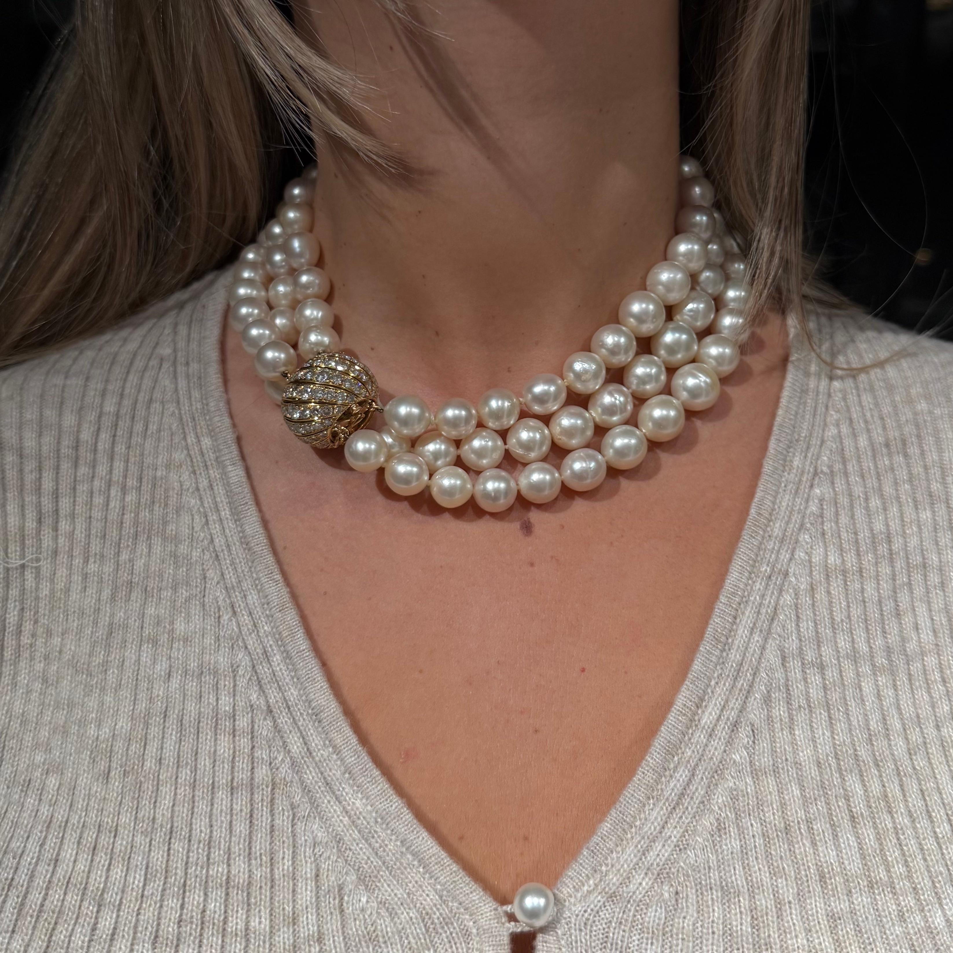 Collier de perles des mers du Sud du milieu du siècle avec fermoir en diamant et or jaune 1950s 1960s Bon état - En vente à Lisbon, PT