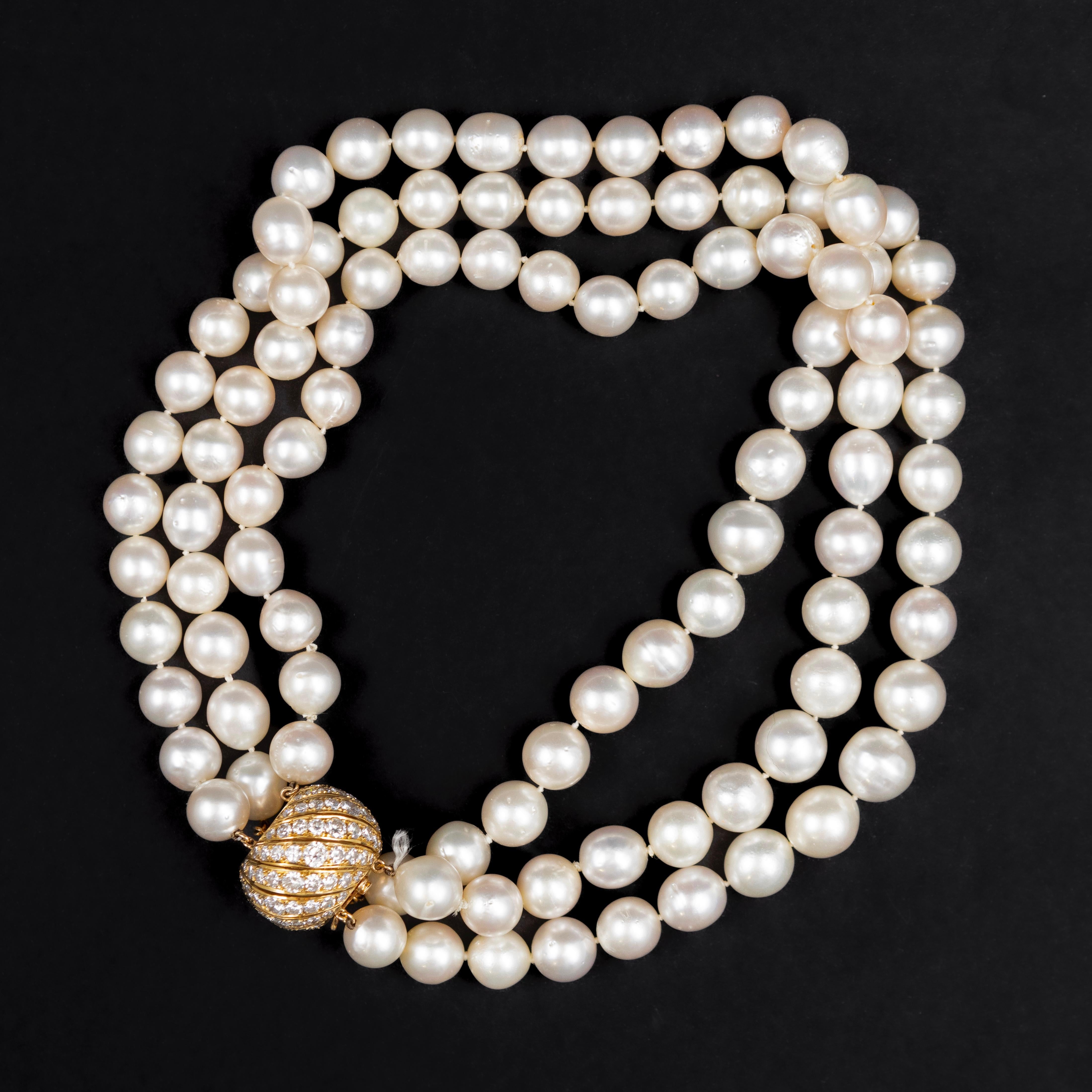 Collier de perles des mers du Sud du milieu du siècle avec fermoir en diamant et or jaune 1950s 1960s Unisexe en vente