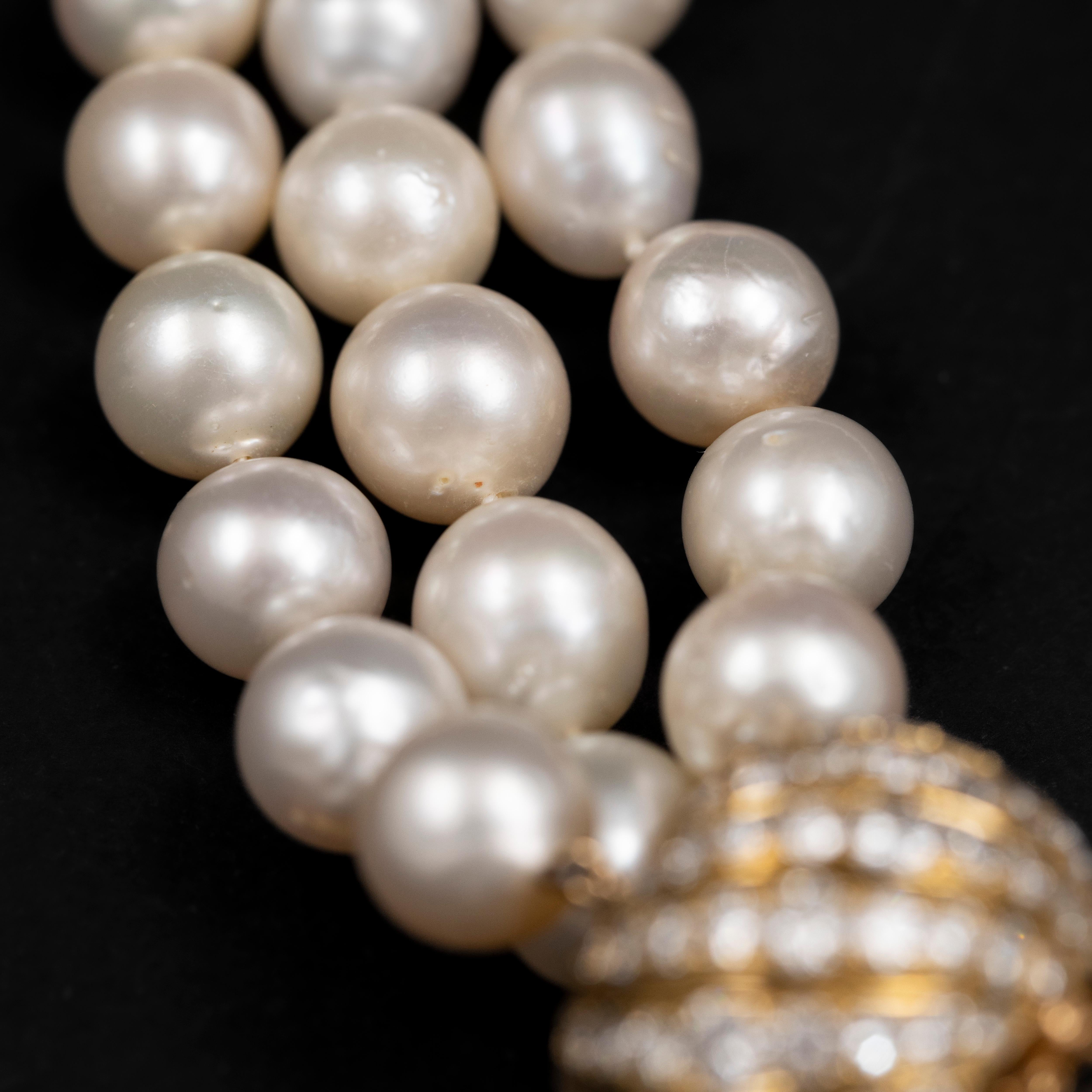 Collier de perles des mers du Sud du milieu du siècle avec fermoir en diamant et or jaune 1950s 1960s en vente 3