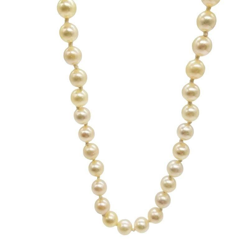 Mid-century South Sea Roud Pearl Choker Necklace on Silk Cord w/ Silver Clasp In Excellent Condition For Sale In Van Nuys, CA