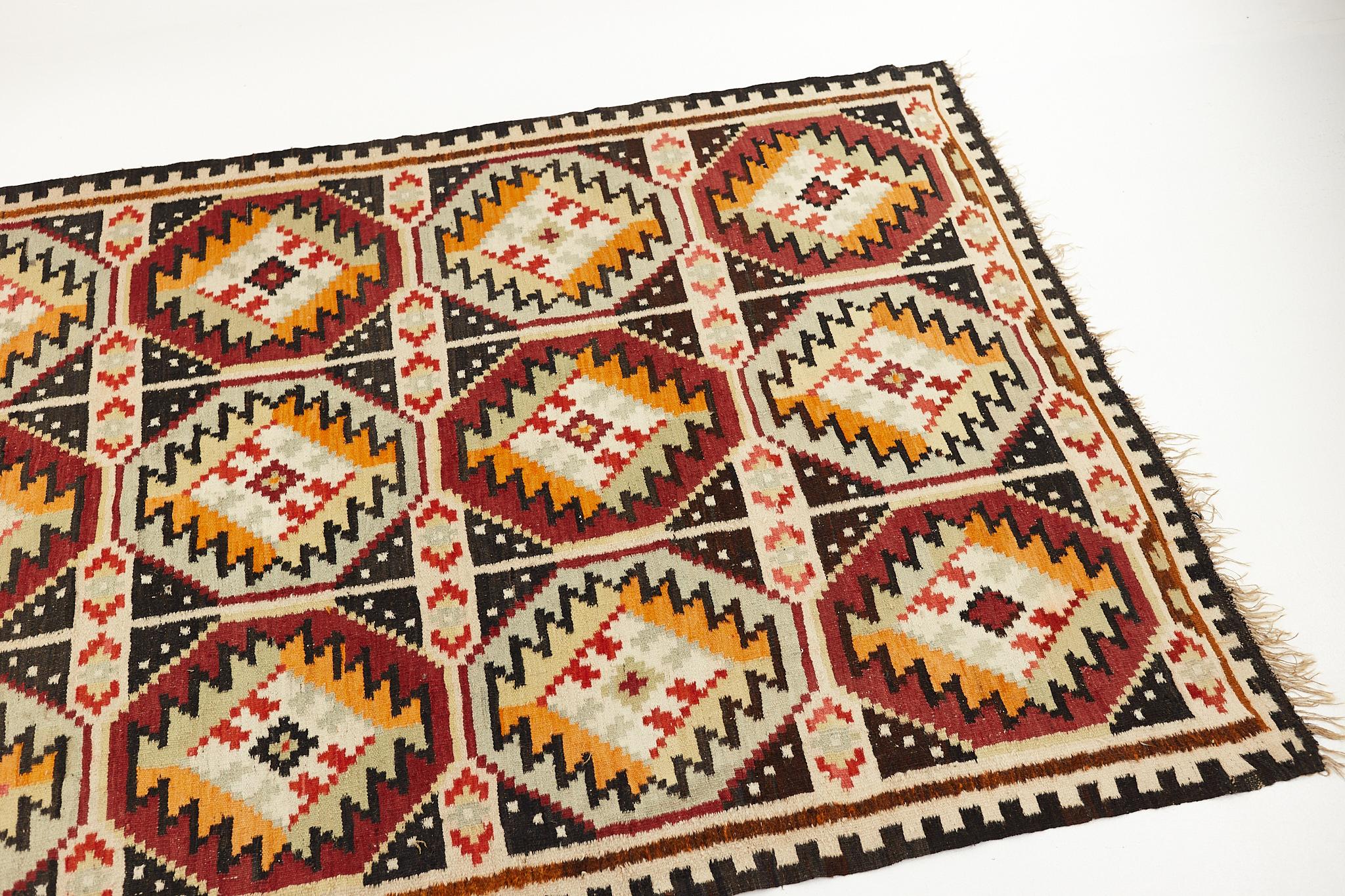 Mid Century Southwest Inspired Flat Weave Wool Rug In Good Condition For Sale In Countryside, IL