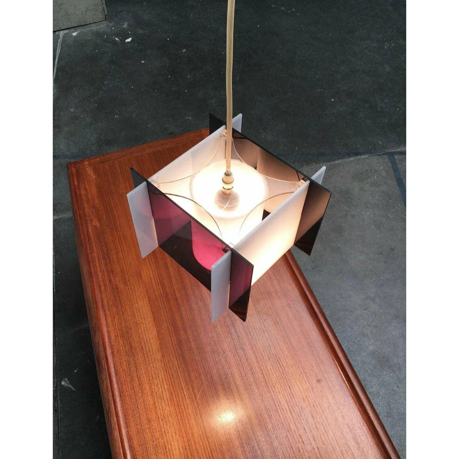 Mid-Century moderno Lampada a sospensione a cubo in acrilico di metà secolo A Space AGE, anni '60 in vendita