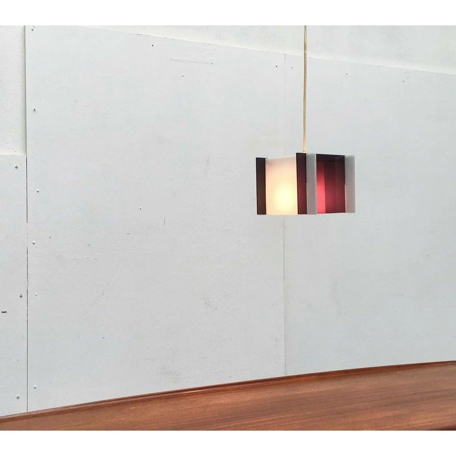 Lampada a sospensione a cubo in acrilico di metà secolo A Space AGE, anni '60 in vendita 2