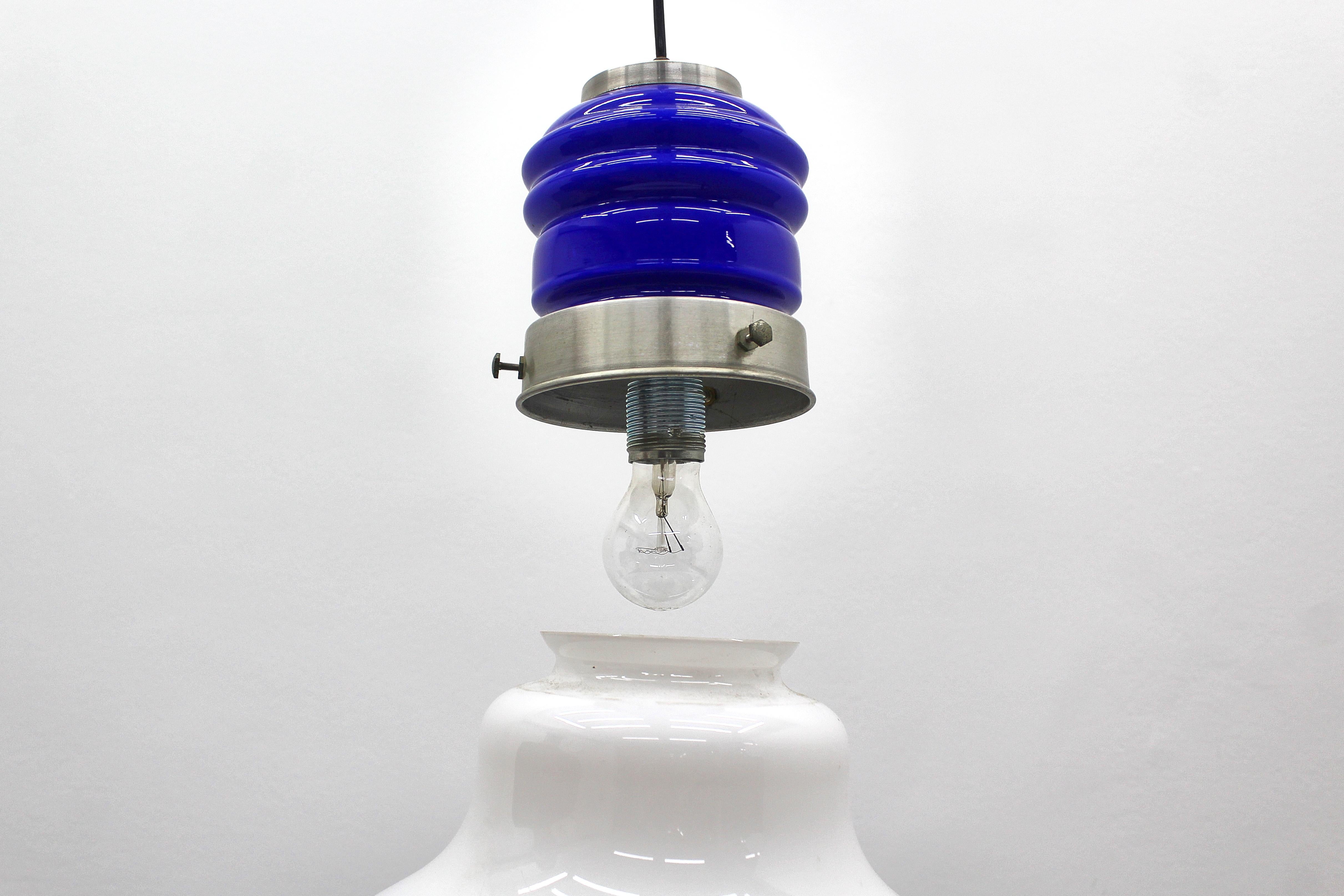 Lampada a sospensione in alluminio e vetro di metà secolo A Space AGE Ingo Maurer stile anni '70 Italia in vendita 2