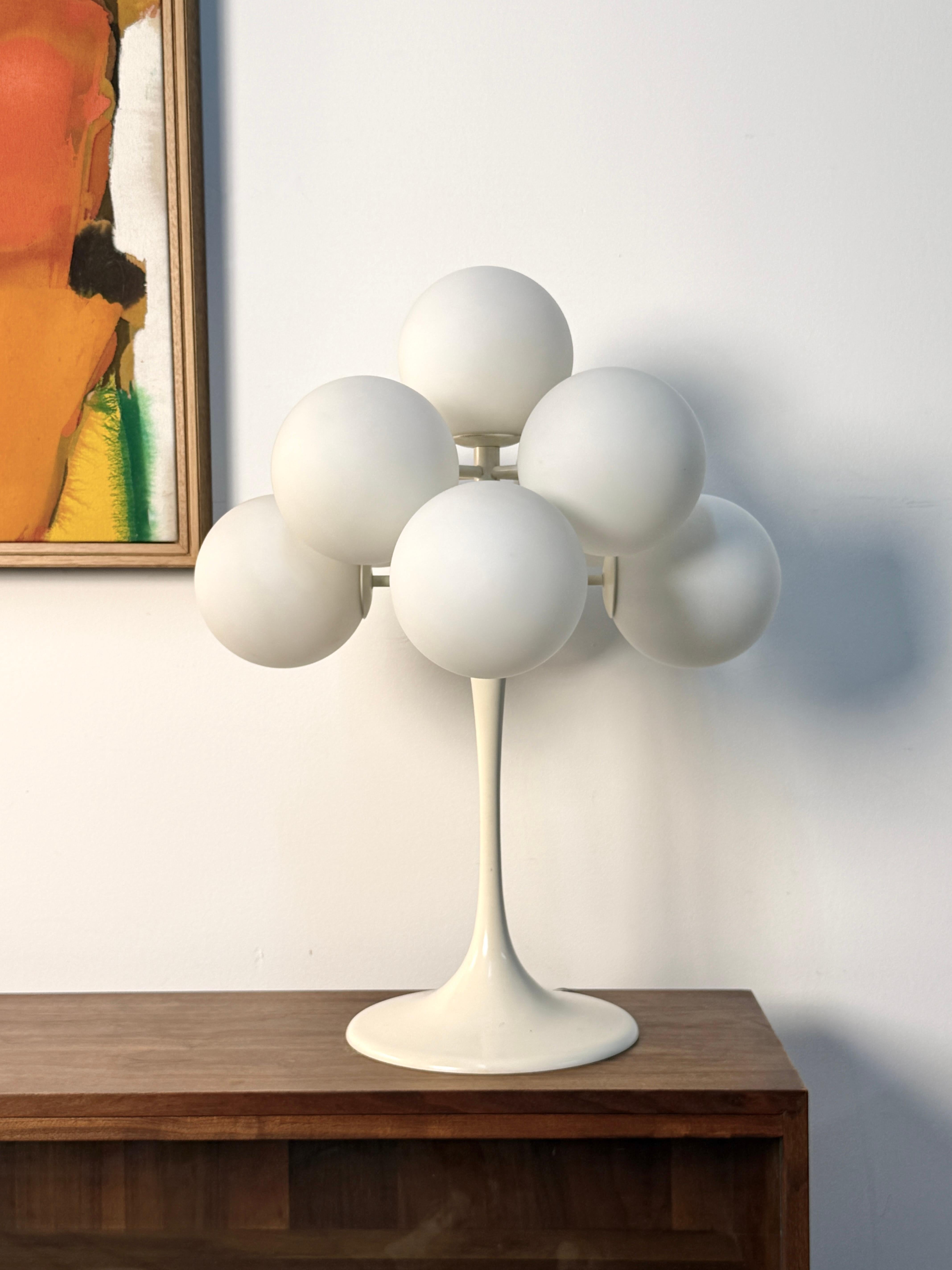 Sputnik globe table lamp designed by Eva Renée Nele for Temde Leuchten
Switzerland circa 1960s

Model T-313 from the Figuration line, this lamp features a heavy enameled steel tulip base and 9 white Opaline glass globe shades

Overall diameter 19