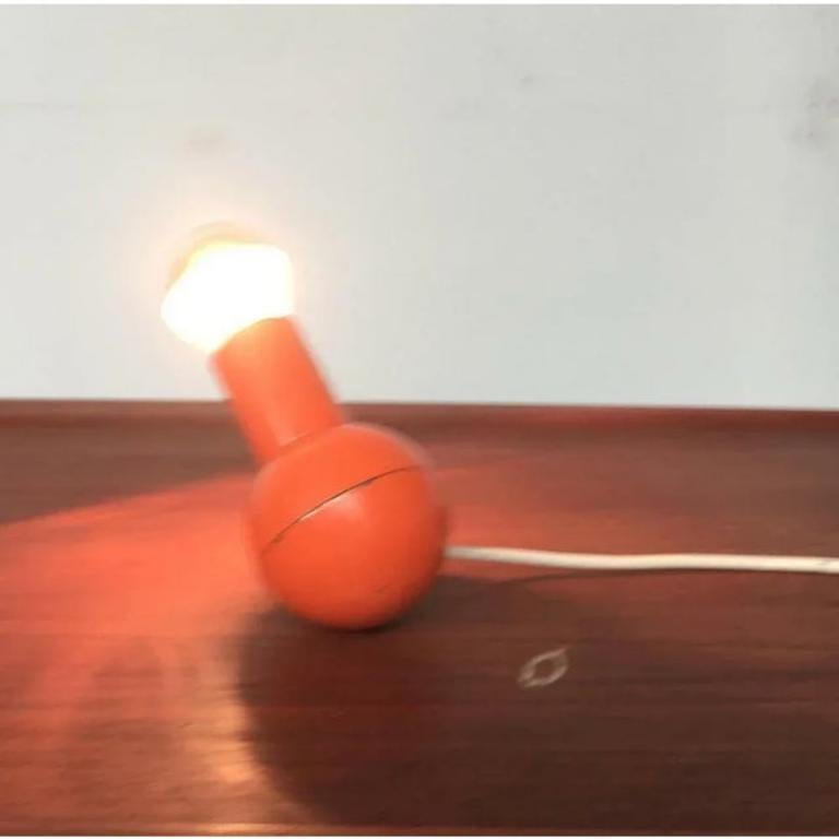 A very simple design. The ball and illuminants form an optical and real balance. The weight in the ball can be updated again and again. European Plug (up to 250V). The wiring of this item may be original and might need replacement, if not specified