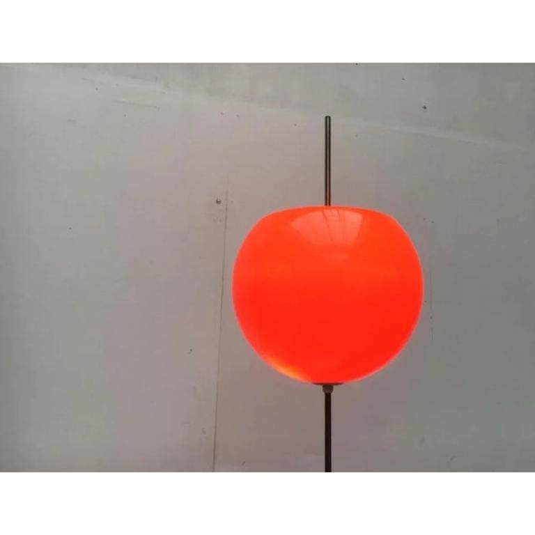 Lampada da terra a sfera di metà secolo, A Space Ball, anni '60 In condizioni ottime in vendita a Hamburg, DE