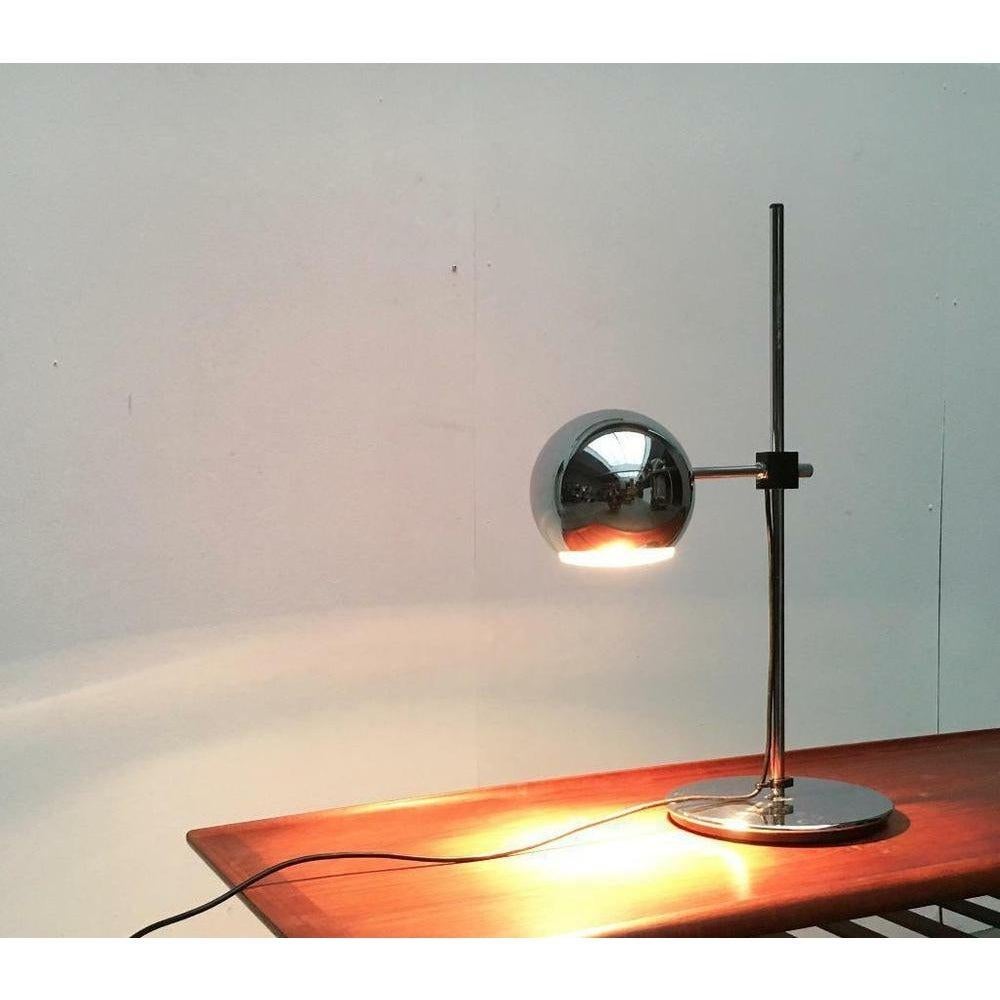 Allemand Lampe de table de l'ère spatiale du milieu du siècle dernier en chrome Staff, Allemagne, années 1960 en vente