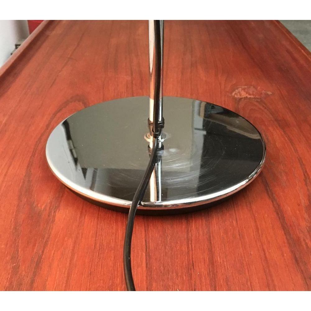 Lampe de table de l'ère spatiale du milieu du siècle dernier en chrome Staff, Allemagne, années 1960 Excellent état - En vente à Hamburg, DE