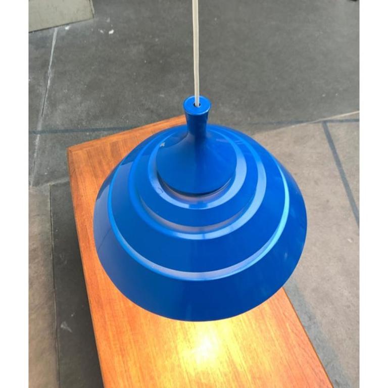 Lámpara Colgante Lamellar Azul de la Era Espacial de Mediados de Siglo de Hans-Agne Jakobsson, Años 60 Moderno de mediados de siglo en venta