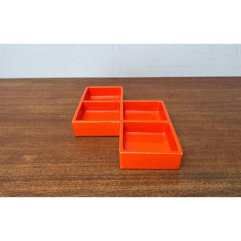 Ciotola A Space Age di metà secolo in ceramica di Angelo Spagnolo per Sica / Sicart, Italia, anni '60, in ottime condizioni. Progettato tra il 1960 e il 1969 Questo pezzo ha un marchio di attribuzione.

Informazioni aggiuntive:
Materiali: