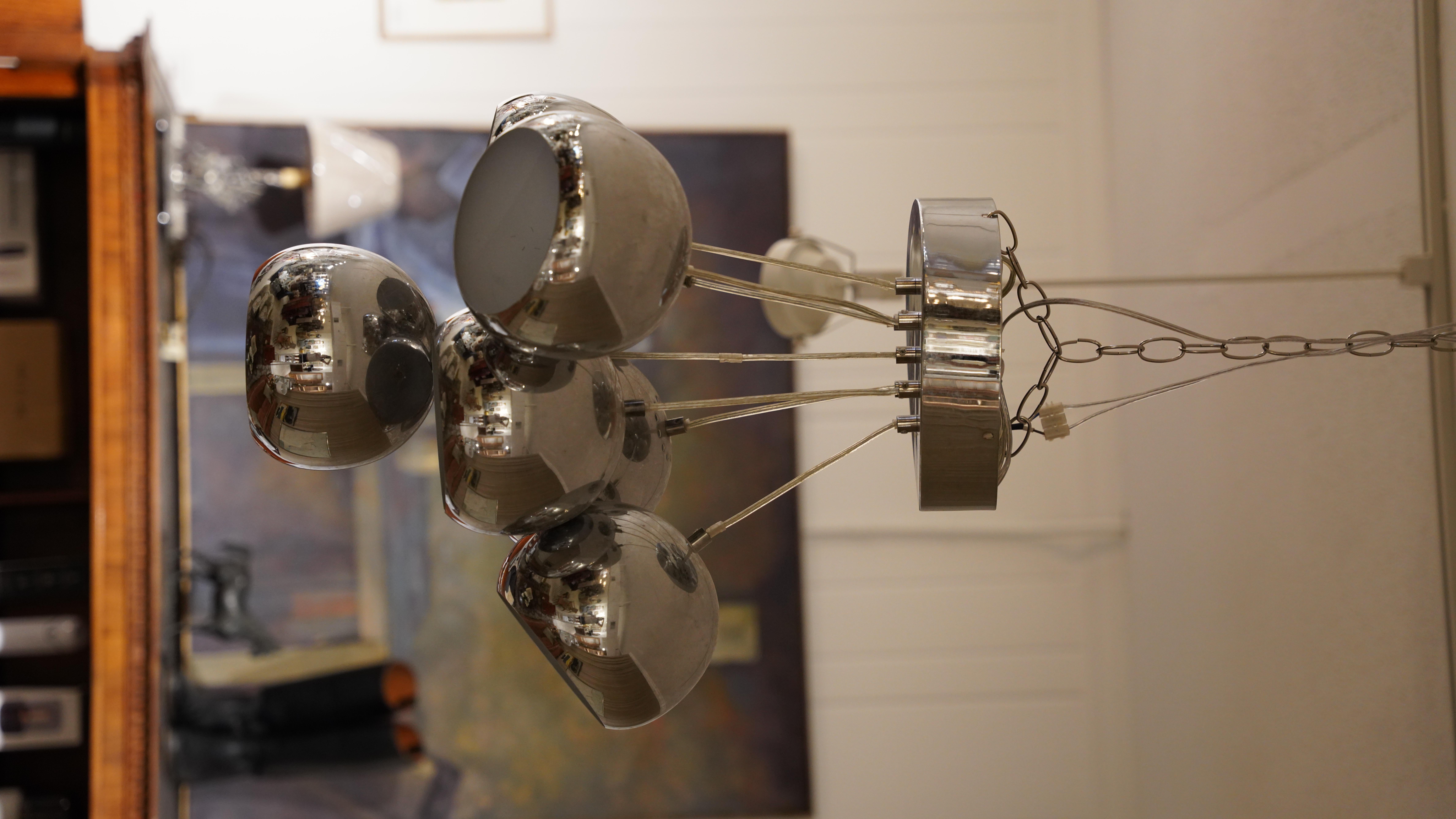 A super cool space age modernist multi-light (cluster) pendant light! Currently wired as a plug-in (USA) for display purposes. 

Rough measurements of the light:
Single bubble diameter - 7in
Total diameter - 19in
Chandelier height - 24in