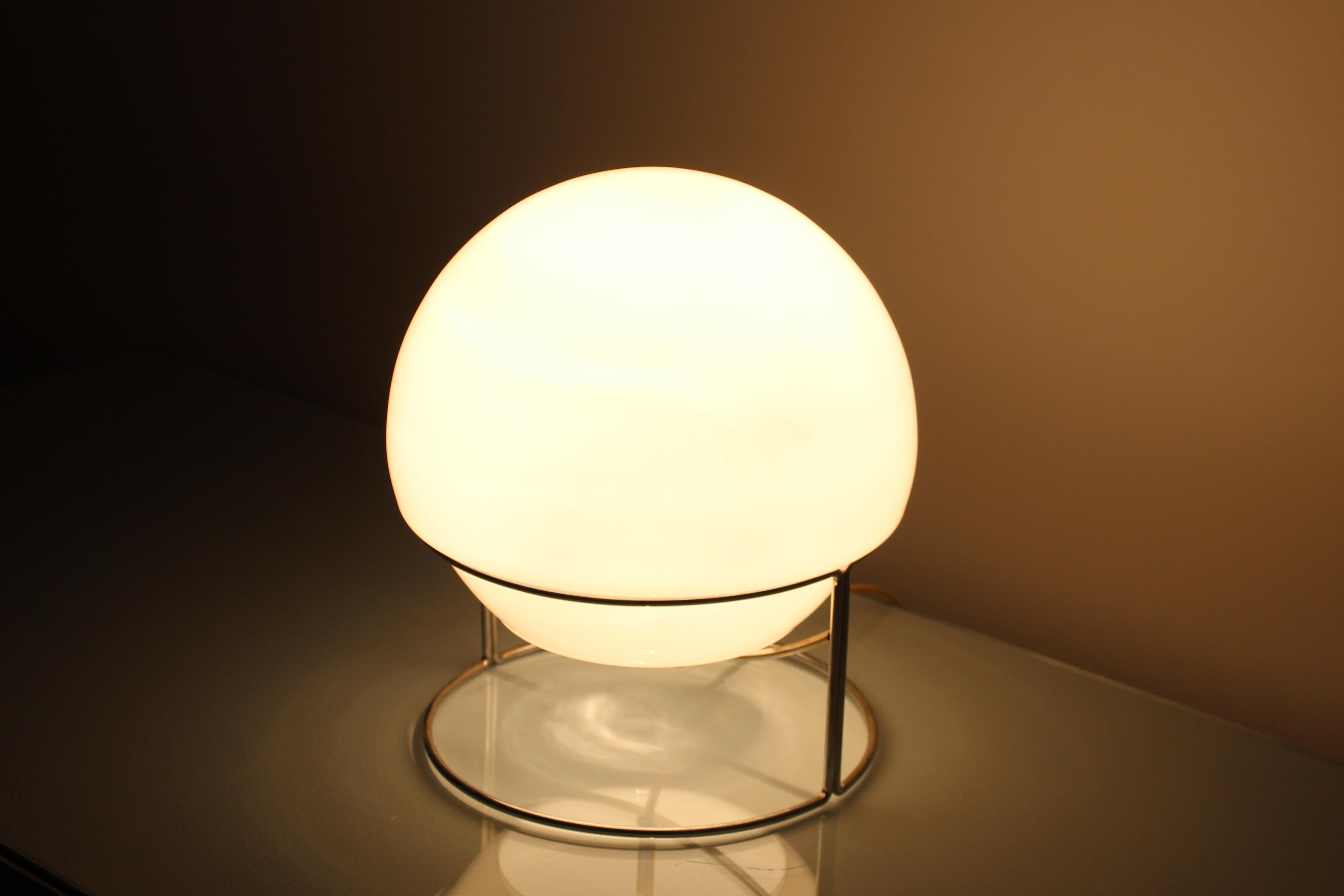 Mid-Century Space Age C. Nason Style Steel and Milky Glass Table Lamp 70s Italy For Sale 6