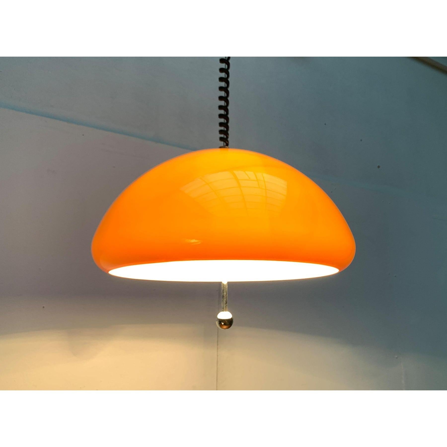 italien Lampe suspendue Cabras de l'ère spatiale du milieu du siècle dernier par Luigi Massoni pour Guzzini, années 1960 en vente