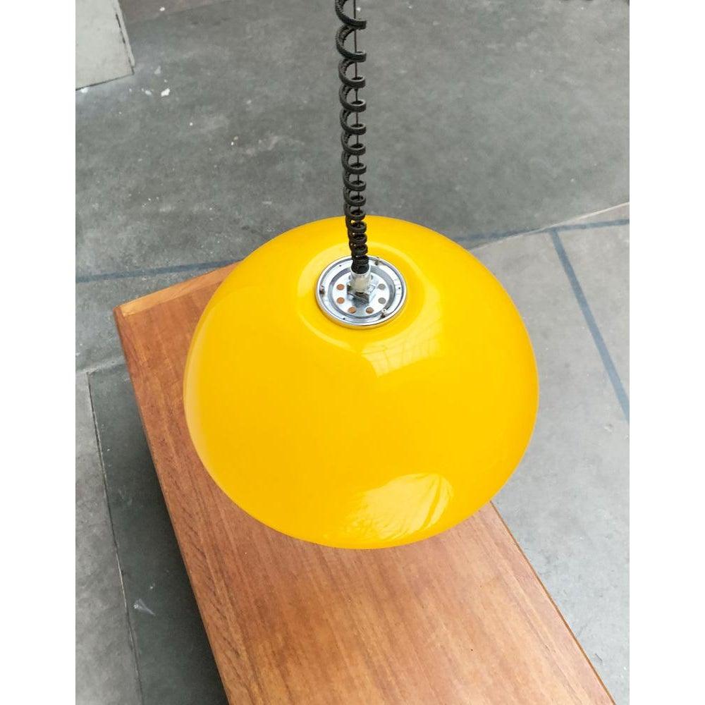 Lampe suspendue Cabras de l'ère spatiale du milieu du siècle dernier par Luigi Massoni pour Guzzini, années 1960 en vente 2