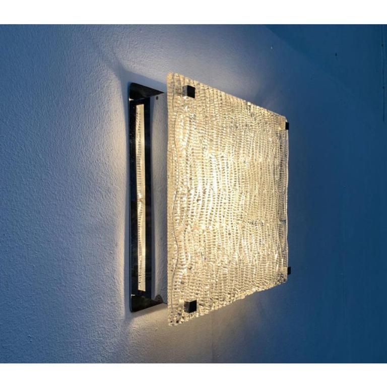 Europeo Lampada da parete Space and Chrome e vetro ghiaccio di metà secolo, anni '60 in vendita