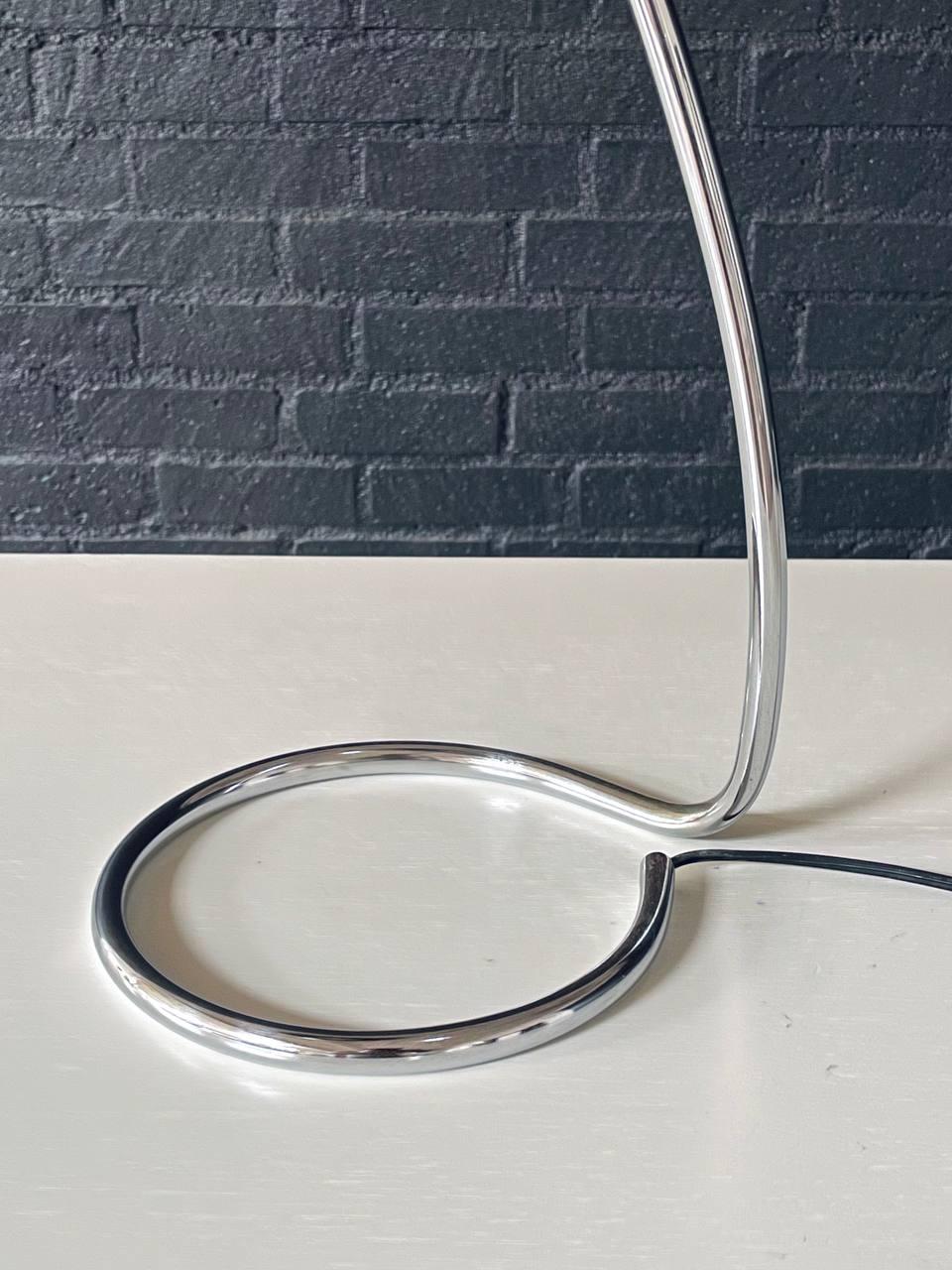 Lampe de bureau Space and AGE Chrome Eyeball avec base Looping en vente 2