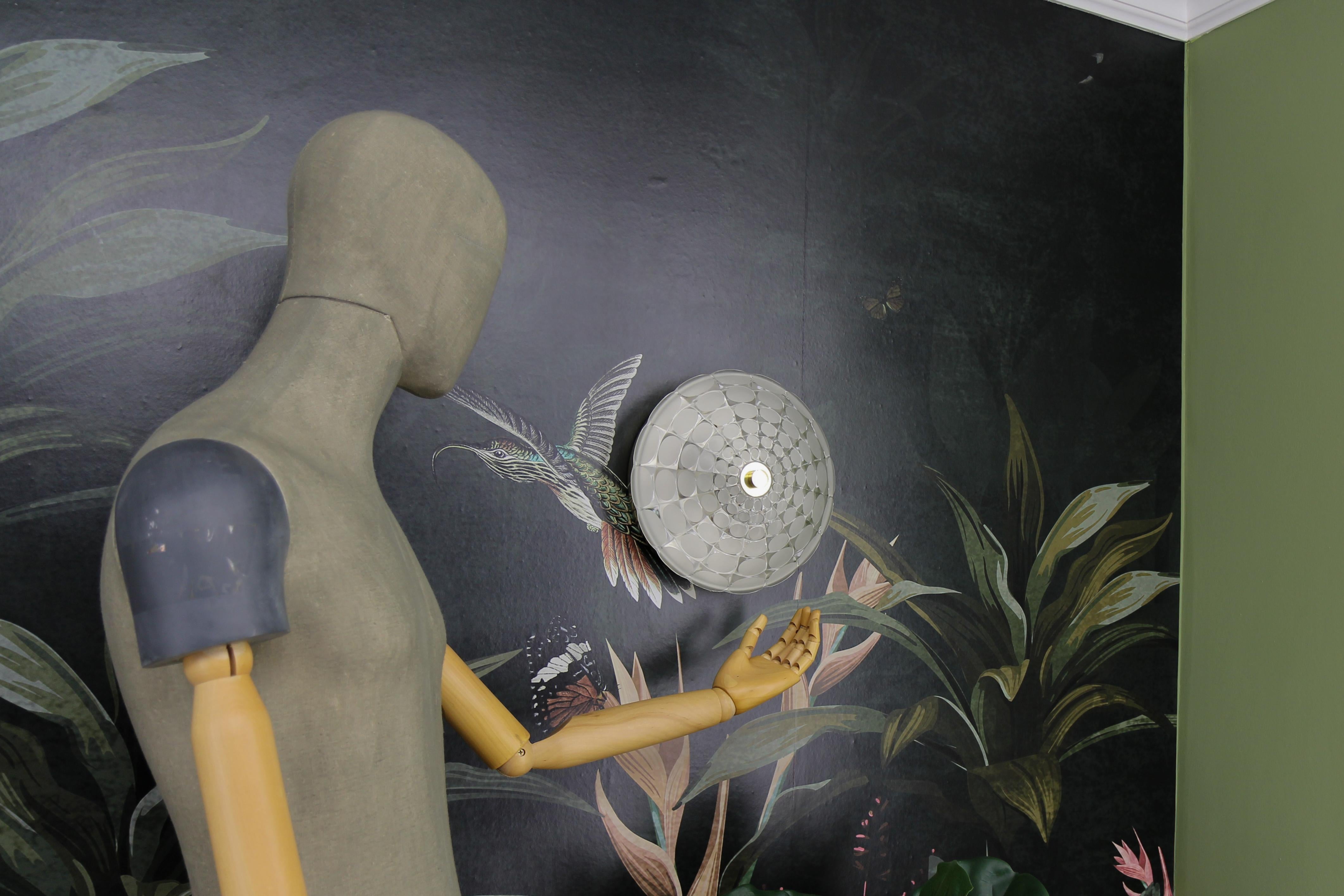 Lampe murale ou encastrée ronde en verre clair et dépoli du milieu du siècle A Space en vente 1