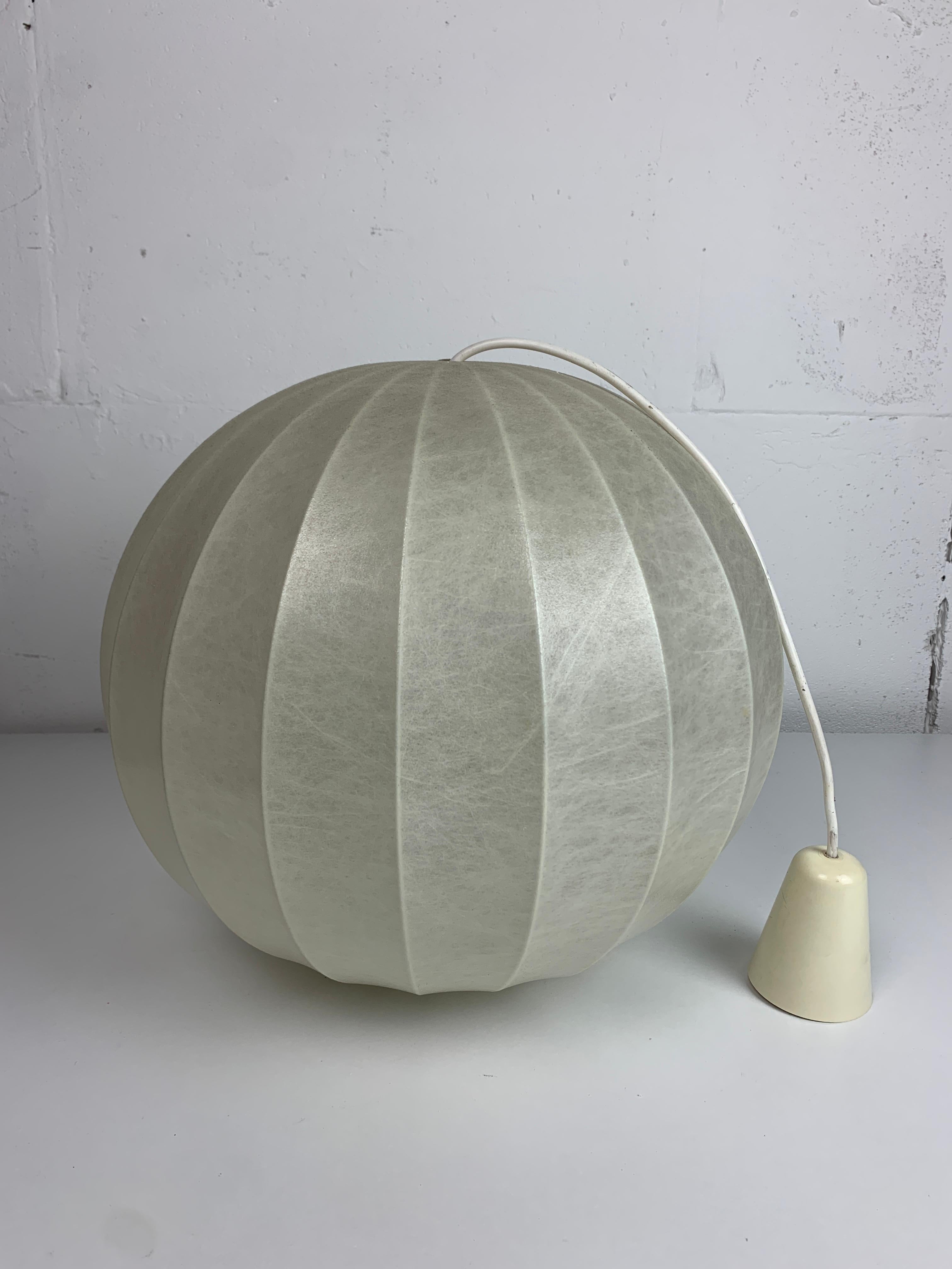 Lampada a sospensione Cocoon di metà secolo A Space AGE, 1960 in vendita 7