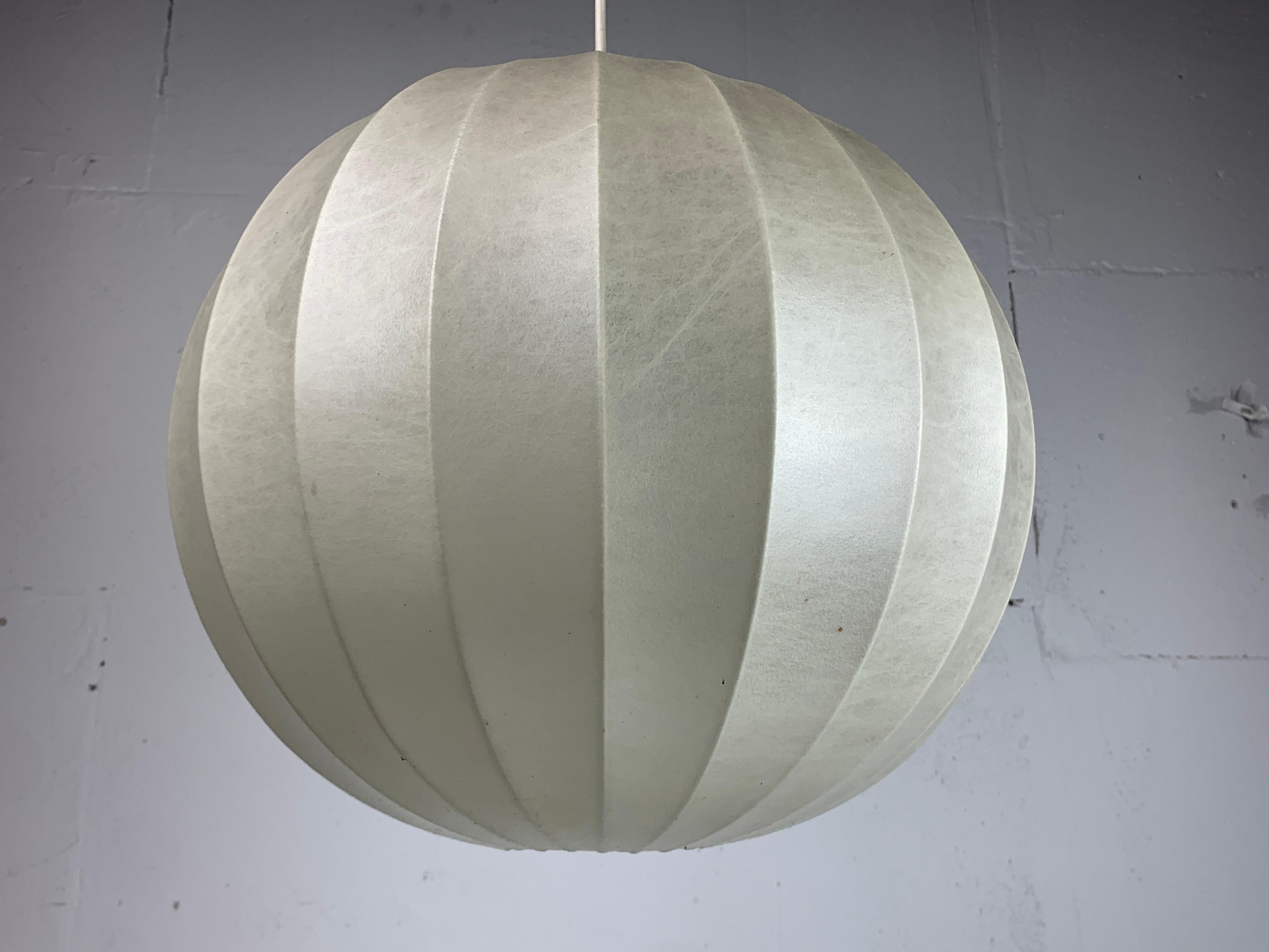 Space Age Lampada a sospensione Cocoon di metà secolo A Space AGE, 1960 in vendita