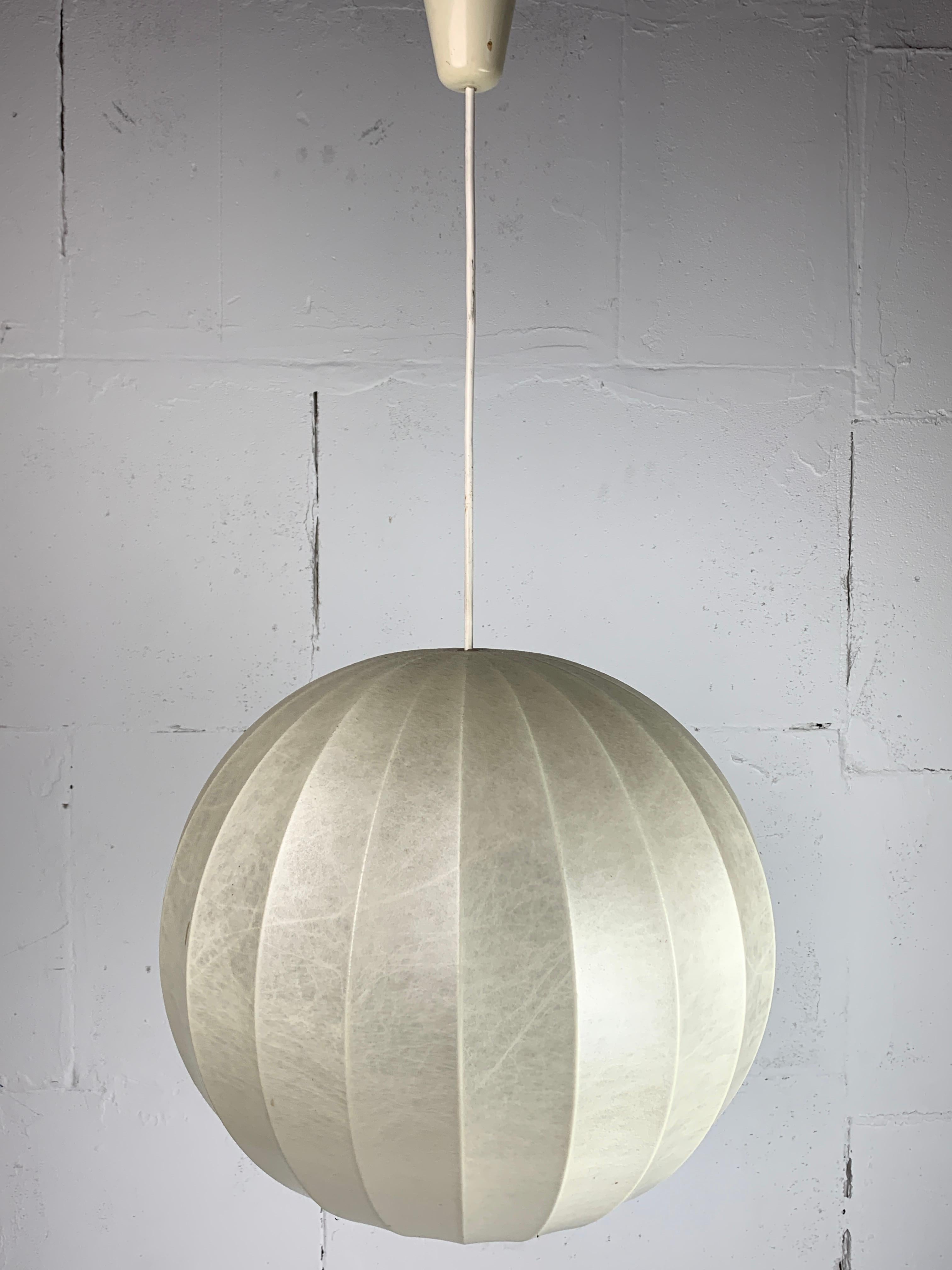 Resina Lampada a sospensione Cocoon di metà secolo A Space AGE, 1960 in vendita