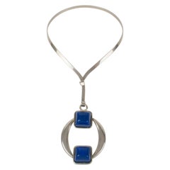 Mid Century A Space Age Halsband Anhänger Halskette aus Edelstahl und blauem Harz