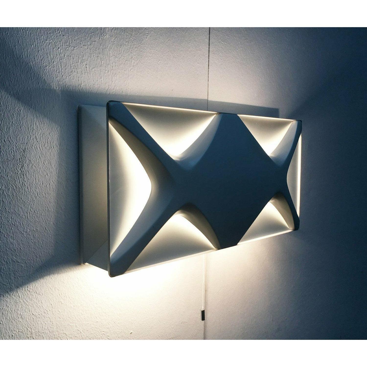 Lampada da parete in stile A Space Age Cross Oyster di Klaus Link, Germania, 1960 In condizioni ottime in vendita a Hamburg, DE