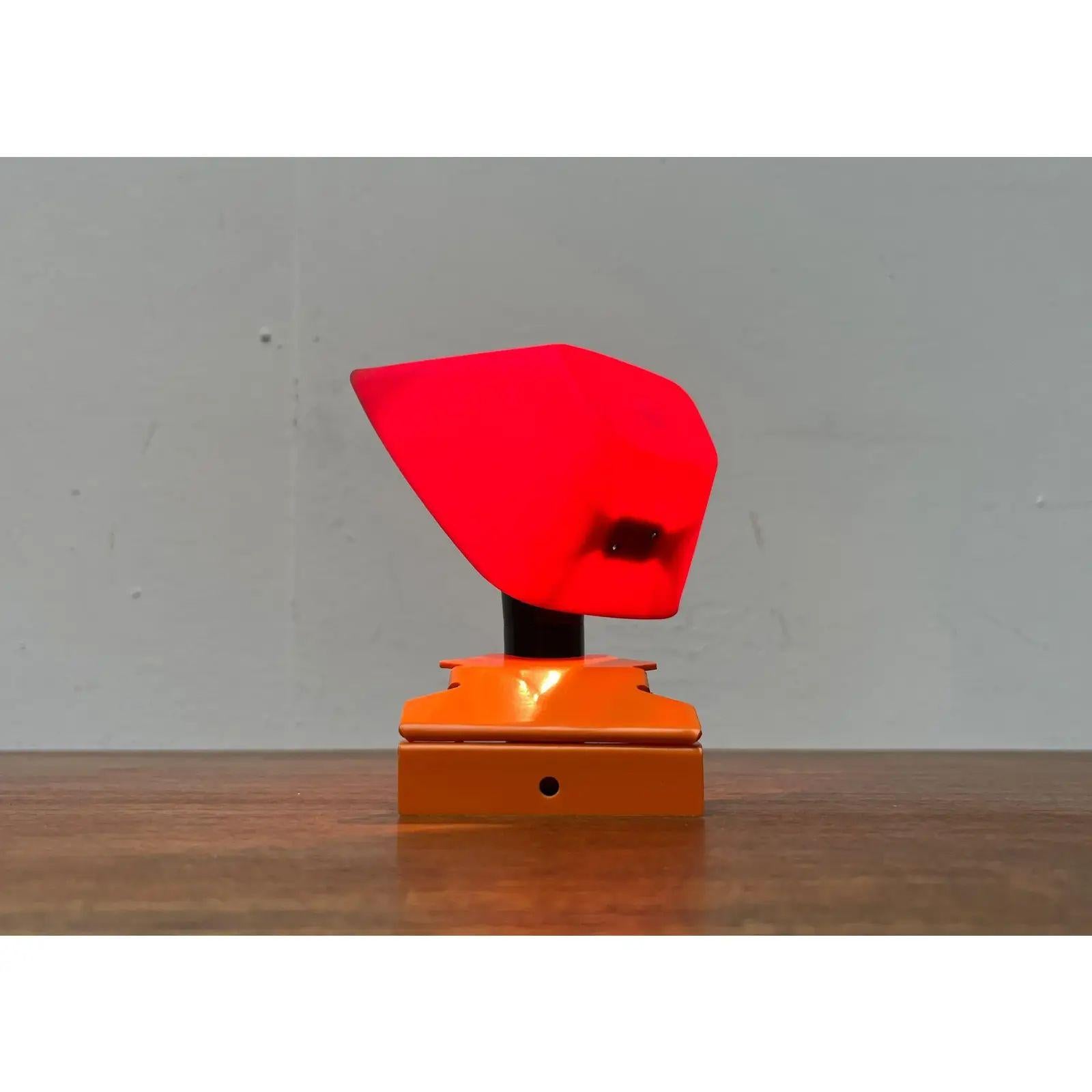 Lampada a morsetto della DDR della metà del secolo A Space Age di Krania, anni '60, in ottime condizioni. Progettato tra il 1960 e il 1969 Questo pezzo ha un marchio di attribuzione, è completamente autentico per qualsiasi problema di autenticità