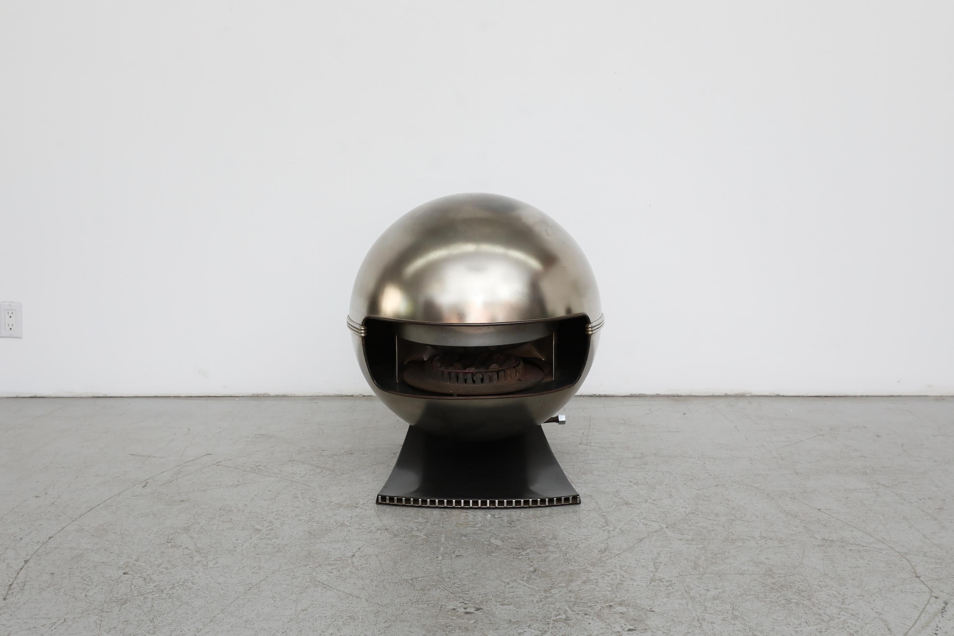 A Model '2000' gas stove in steel, a strikingly beautiful, mod-century, minimalist space age design by Richard Wolthekker from 1965. Made by Faber in The Netherlands. The spherical form of the design, which was created with practicality and not just