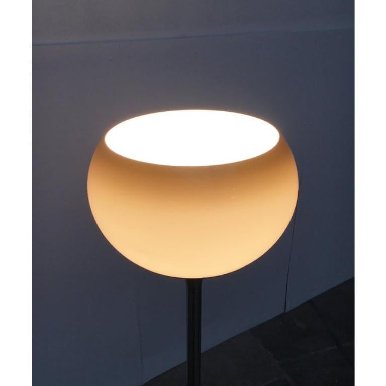 italien Lampadaire Flash de l'ère spatiale du milieu du siècle dernier de Guzzini, 1970 en vente