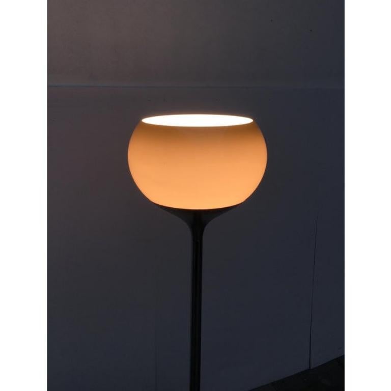 Lampadaire Flash de l'ère spatiale du milieu du siècle dernier de Guzzini, 1970 Bon état - En vente à Hamburg, DE