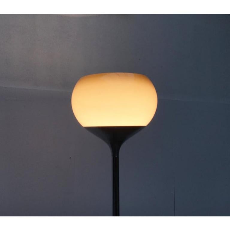 Lampadaire Flash de l'ère spatiale du milieu du siècle dernier de Guzzini, 1970 en vente 1