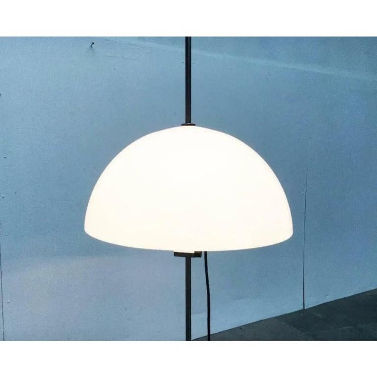Mid-Century Modern Lampadaire de l'ère spatiale du milieu du siècle dernier de Gino Sarfatti pour Artimeta, années 1960 en vente