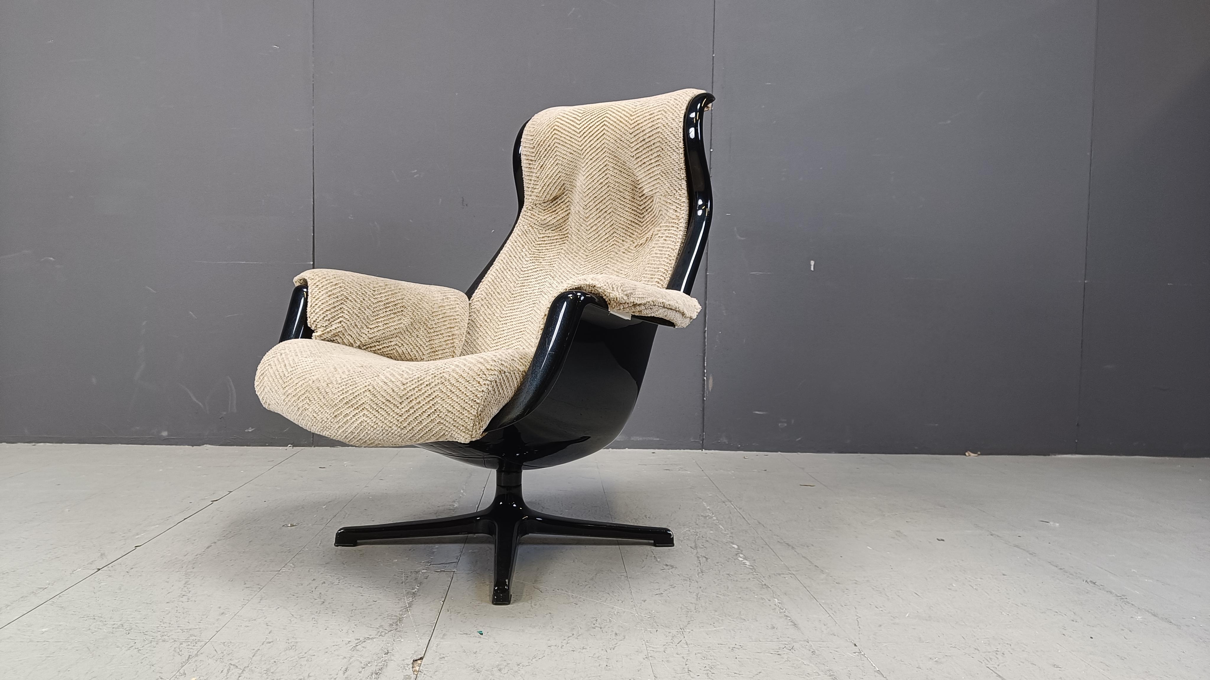 Fauteuil Galaxy de l'ère spatiale du milieu du siècle dernier par Alf Svensson pour Dux, 1968 en vente 1
