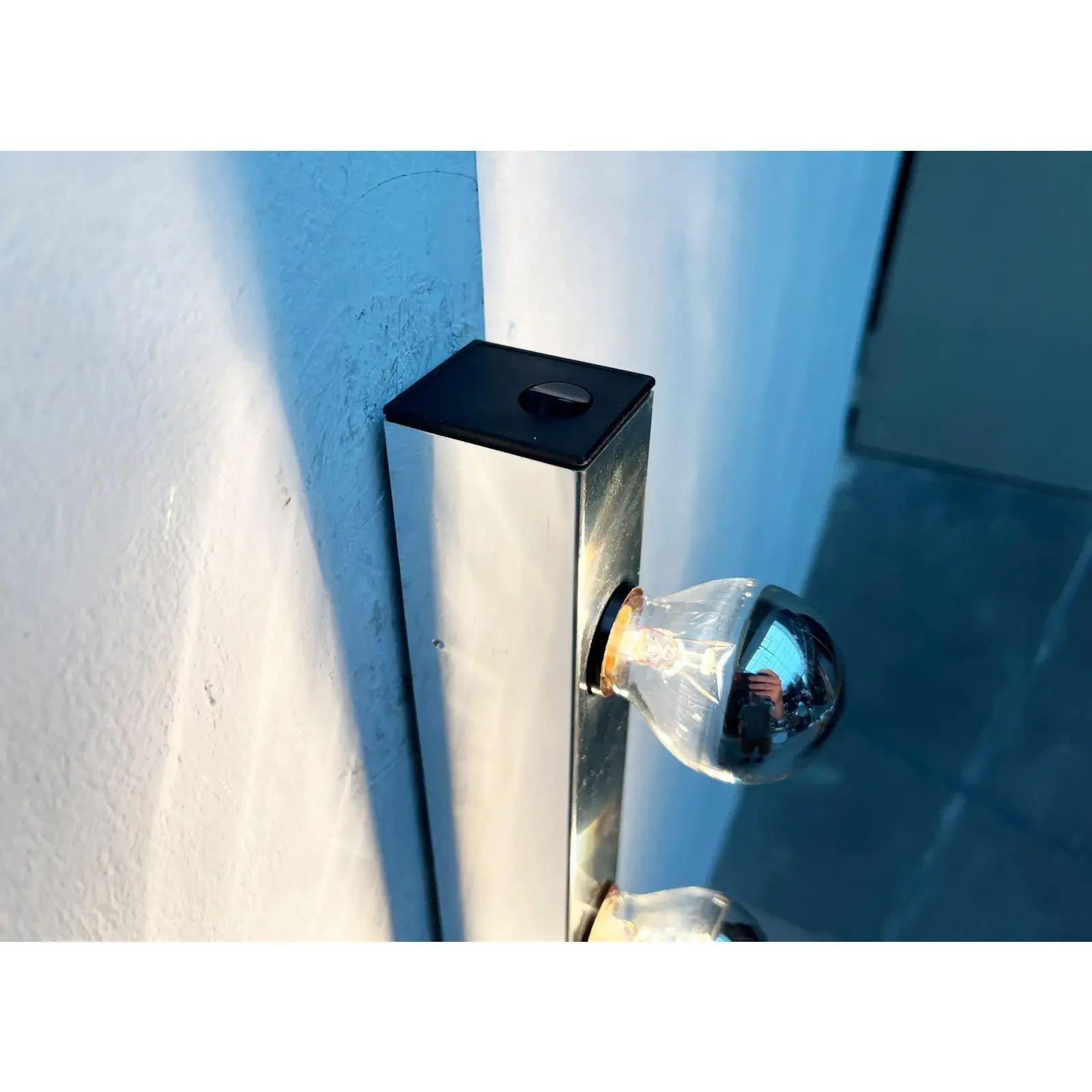 XX secolo Lampada da parete di metà secolo in stile Space Age tedesco e cromo di Erco in vendita