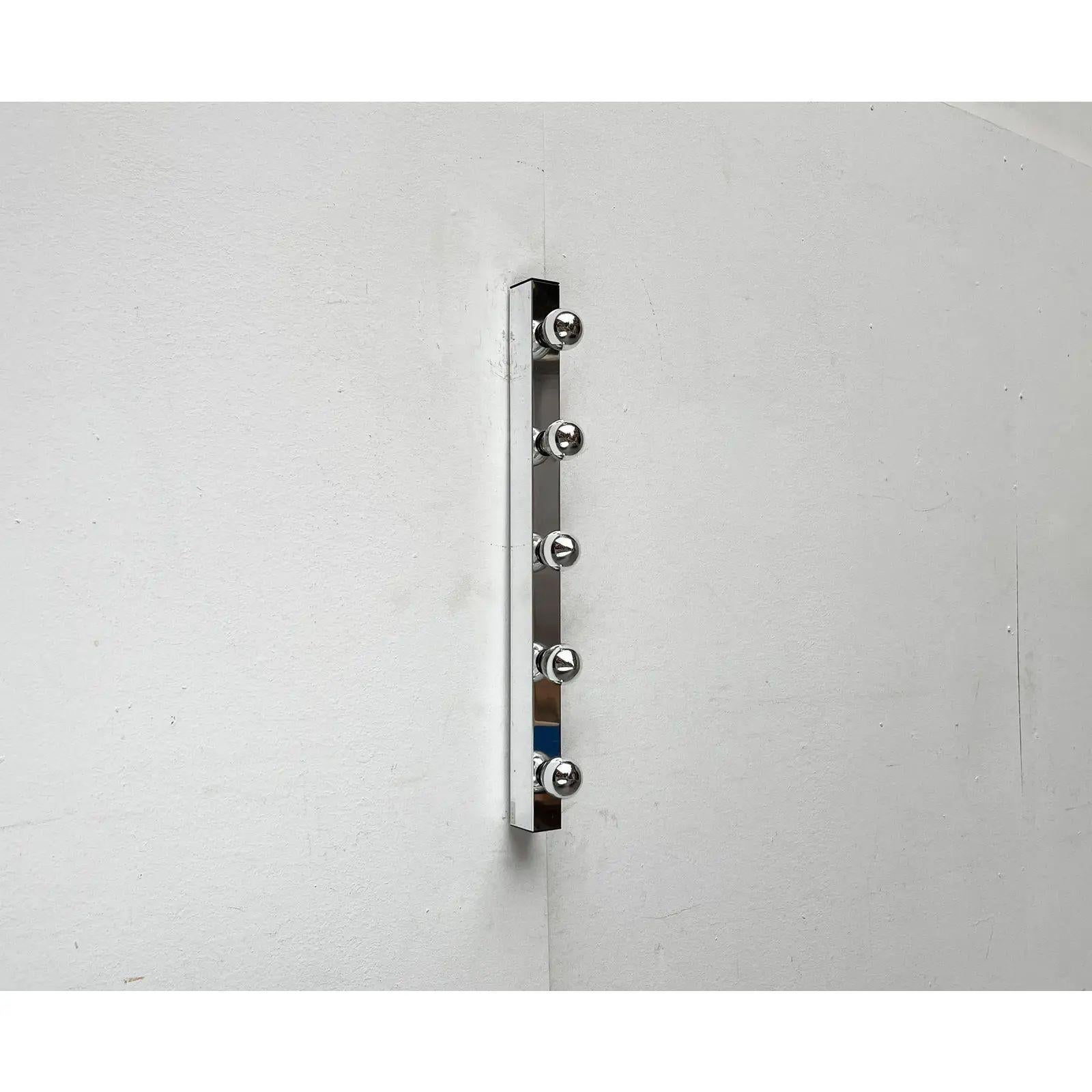 Metallo Lampada da parete di metà secolo in stile Space Age tedesco e cromo di Erco in vendita