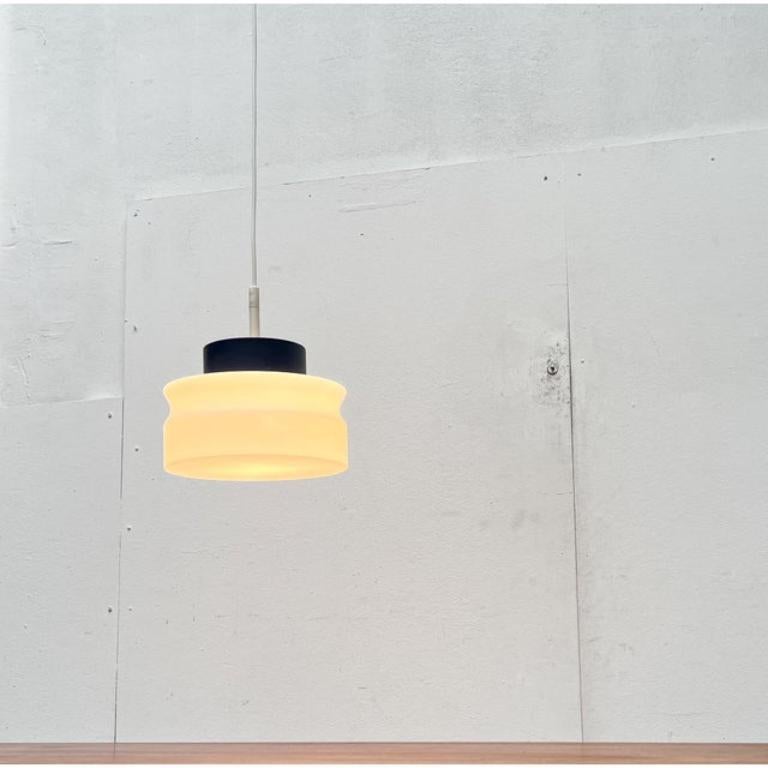 Lampada a sospensione in vetro tedesca A Space AGE, anni '70, di Staff In condizioni ottime in vendita a Hamburg, DE