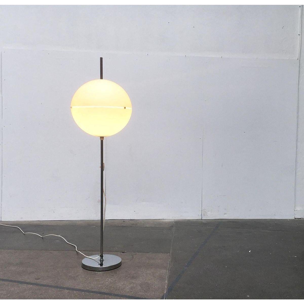 Ère spatiale Lampadaire Globe A Space Mid-Century en vente