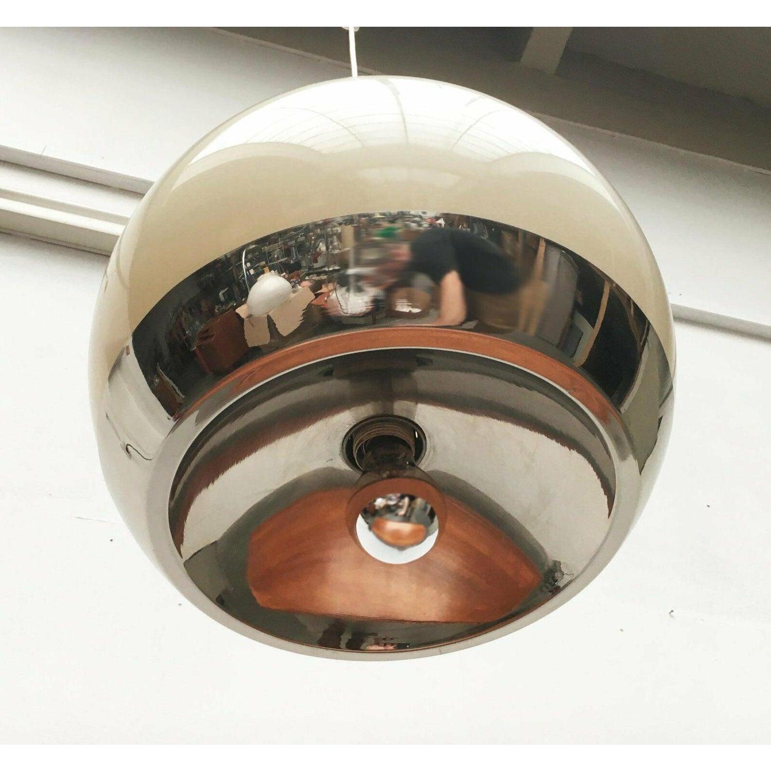 Lampada a sospensione a globo dell'era spaziale di metà secolo, anni '60 in vendita 1