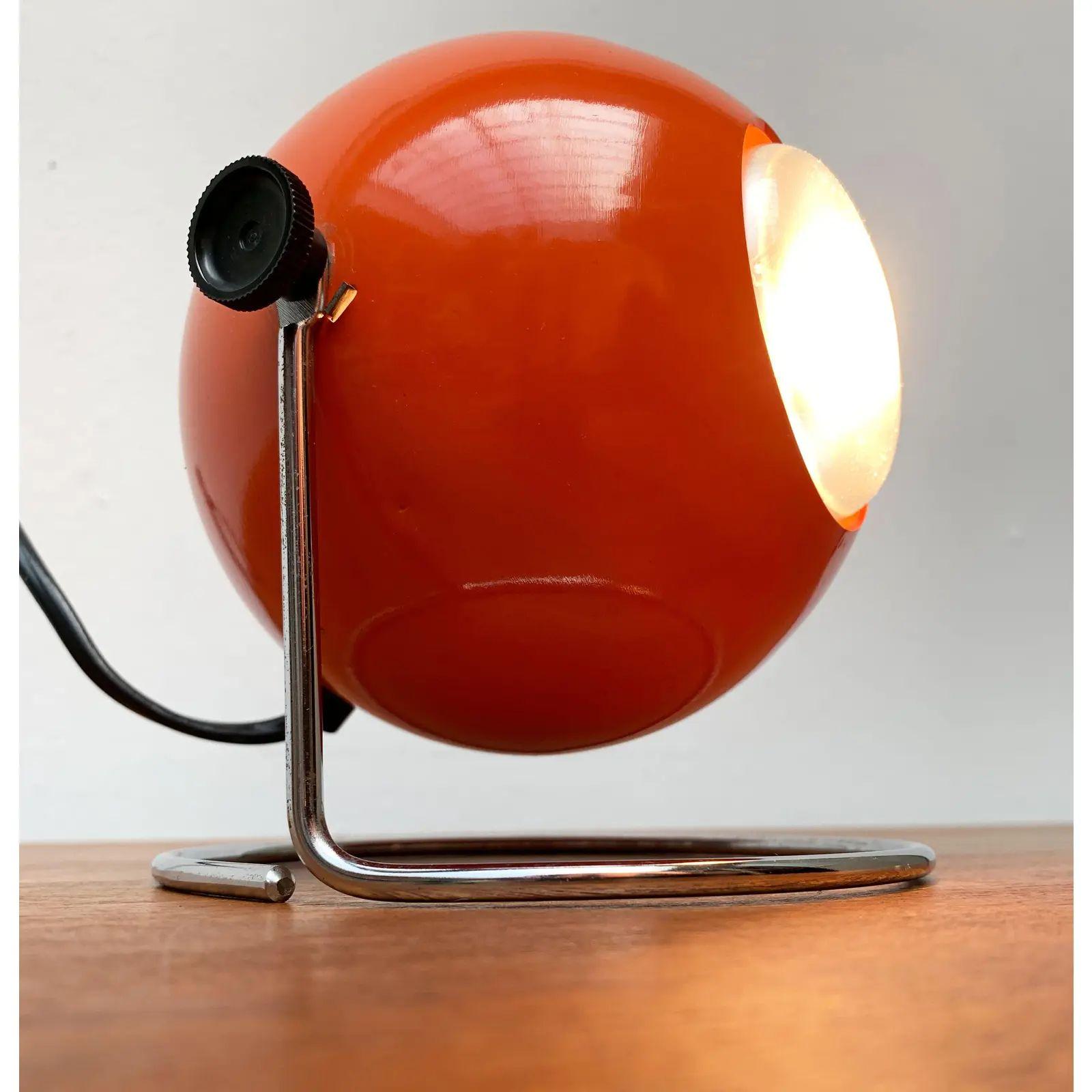 Mid-Century Modern Lampe de table Globe de l'ère spatiale du milieu du siècle dernier d'Erco, 1970 en vente