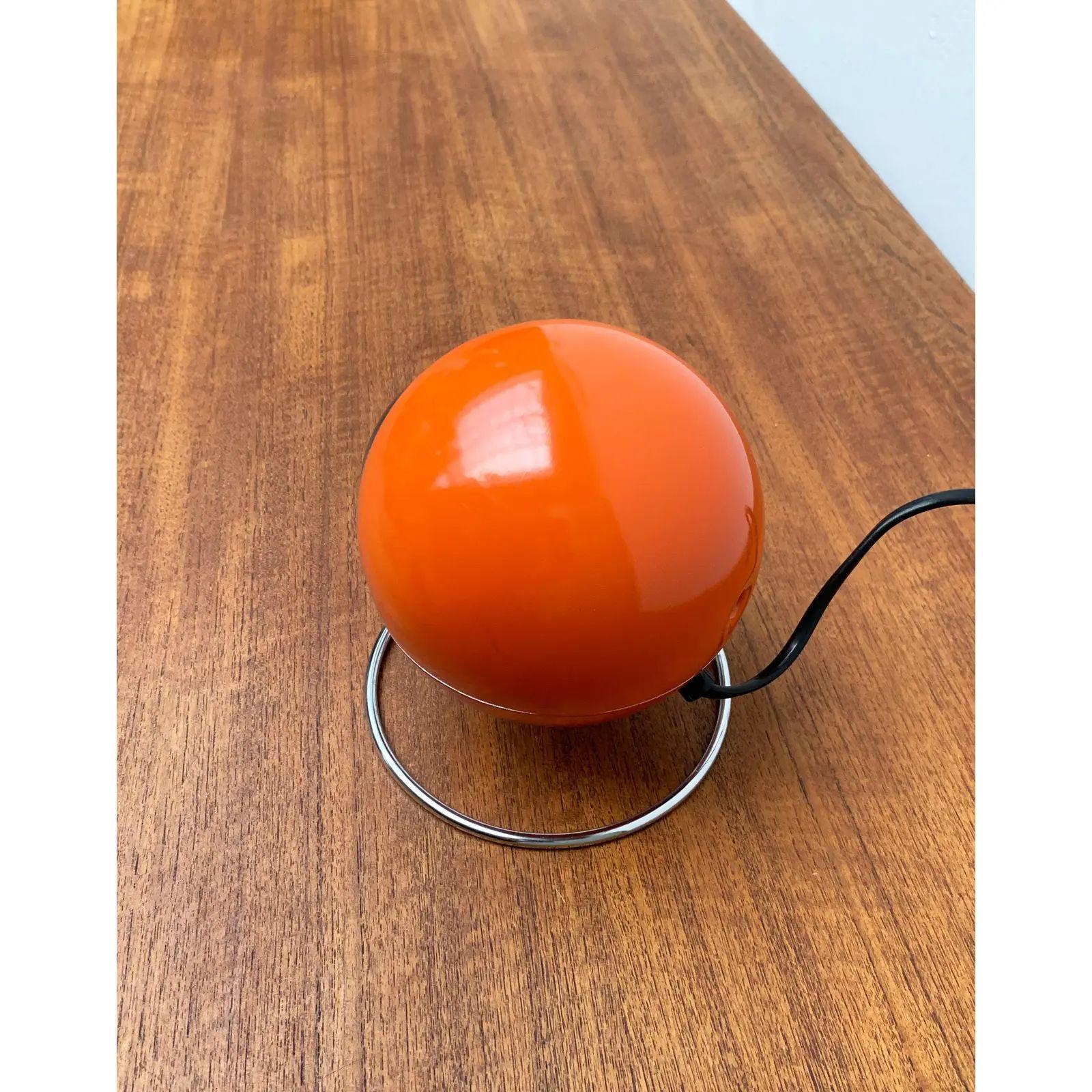 Allemand Lampe de table Globe de l'ère spatiale du milieu du siècle dernier d'Erco, 1970 en vente